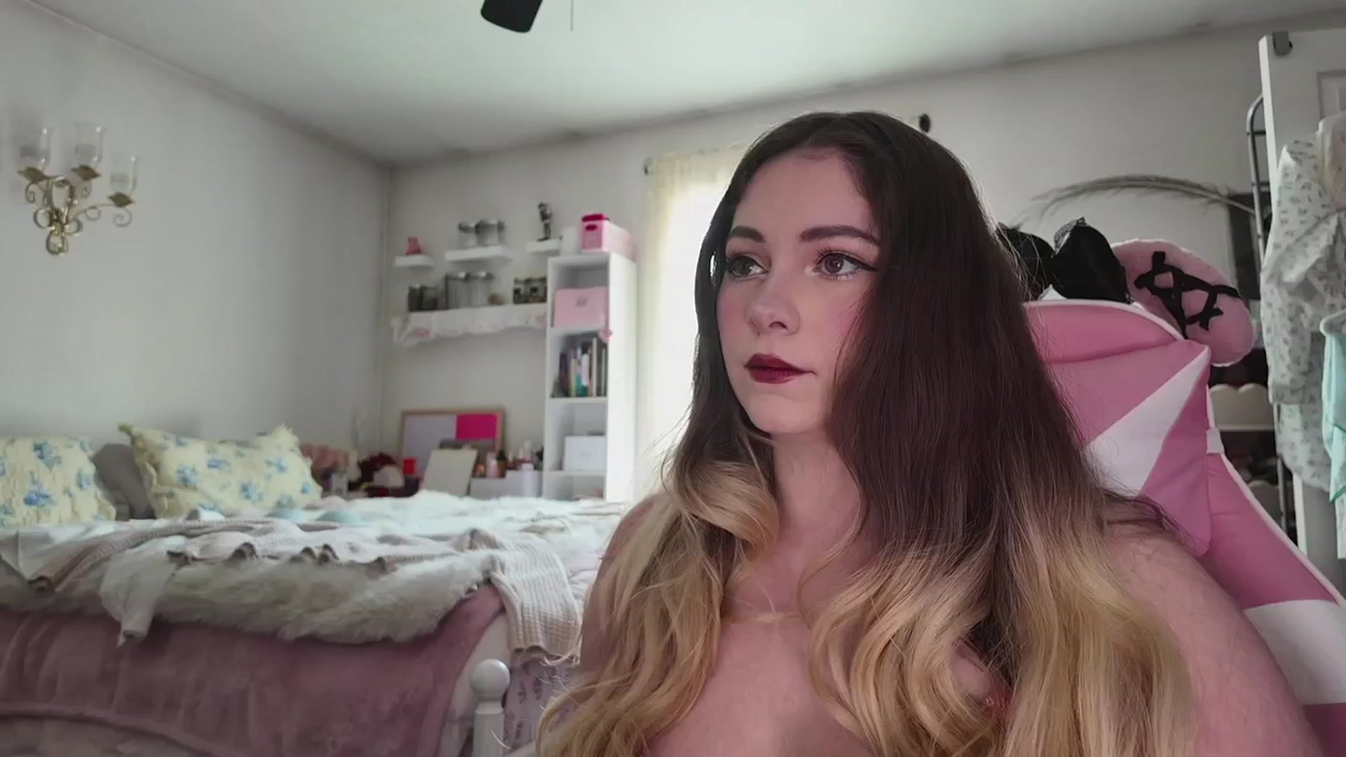 Gallery image thumbnail from lolypopbubble's myfreecams stream on, 03/30/2026, 19:36 image 1 of 20