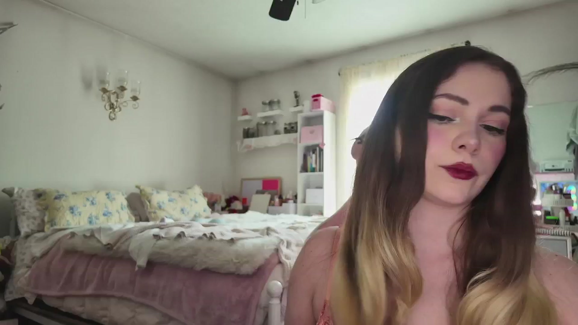 Gallery image thumbnail from lolypopbubble's myfreecams stream on, 03/30/2026, 19:36 image 12 of 20