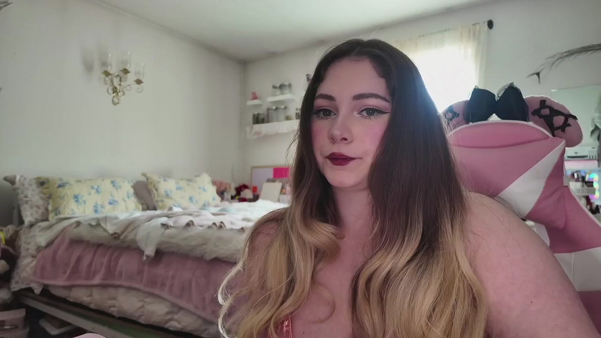 Gallery image thumbnail from lolypopbubble's myfreecams stream on, 03/30/2026, 19:36 image 16 of 20