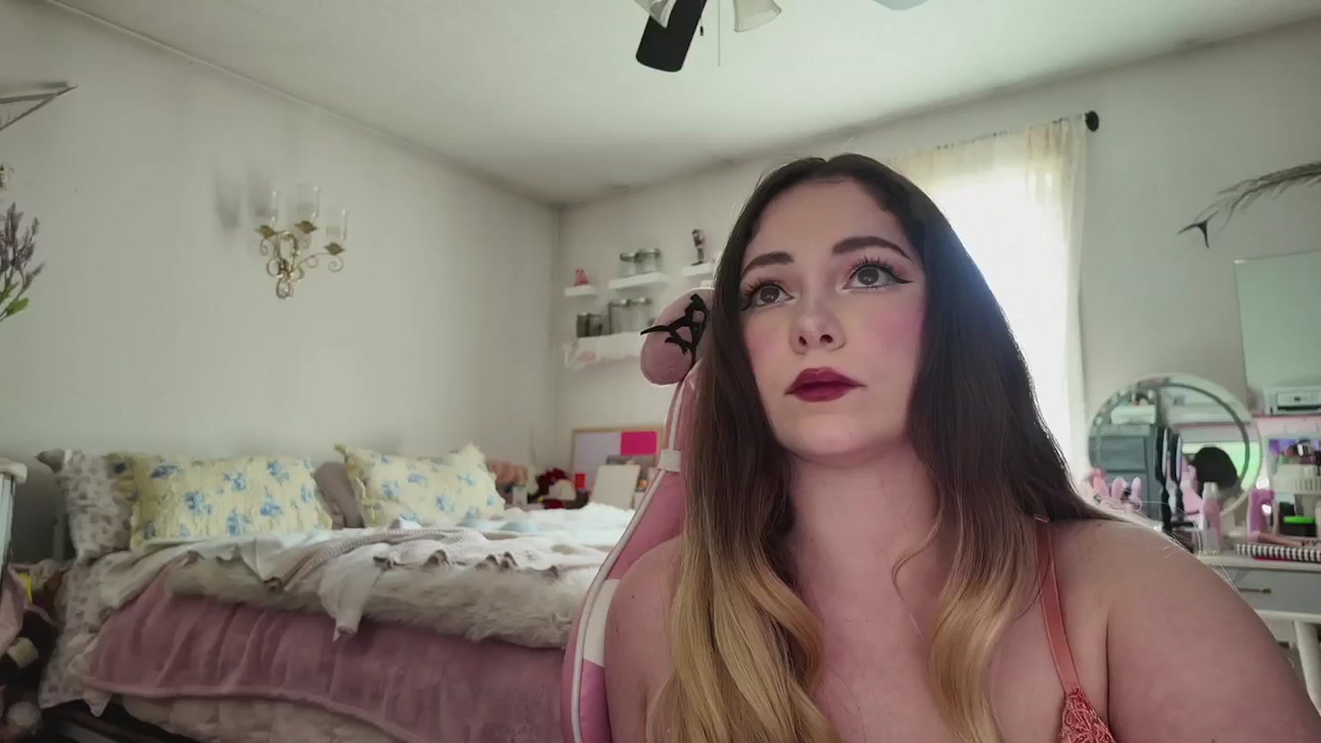 Gallery image thumbnail from lolypopbubble's myfreecams stream on, 03/30/2026, 20:10 image 9 of 20