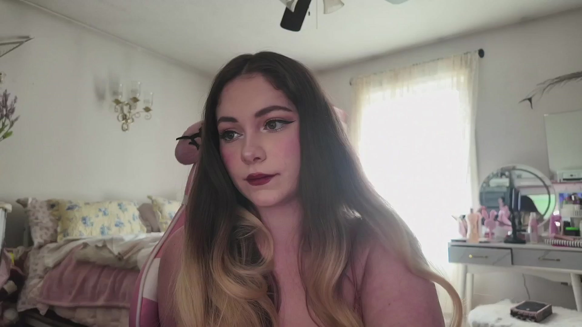 Gallery image thumbnail from lolypopbubble's myfreecams stream on, 03/30/2026, 20:10 image 15 of 20