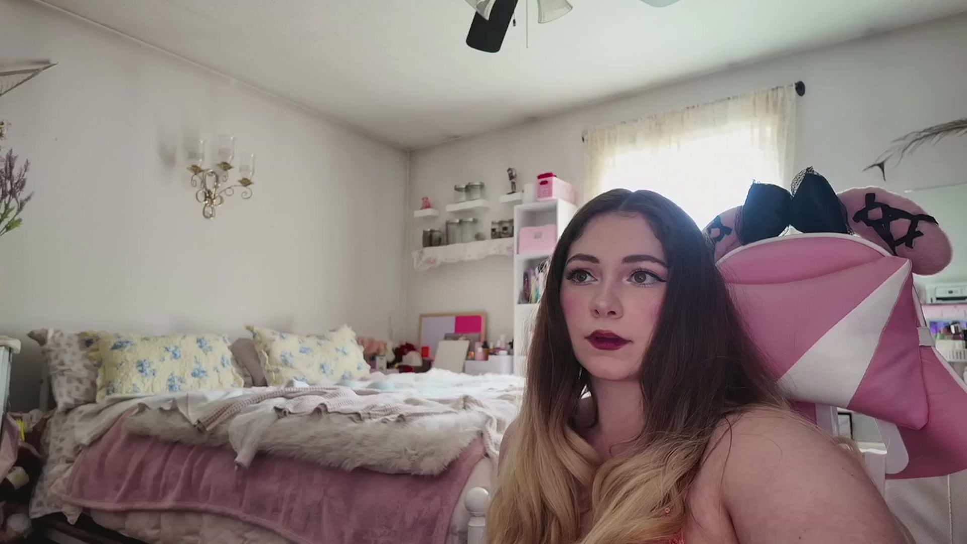 Gallery image thumbnail from lolypopbubble's myfreecams stream on, 03/30/2026, 20:10 image 19 of 20