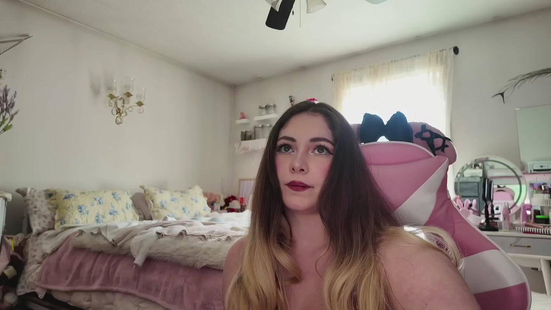 Gallery image thumbnail from lolypopbubble's myfreecams stream on, 03/30/2026, 20:10 image 18 of 20