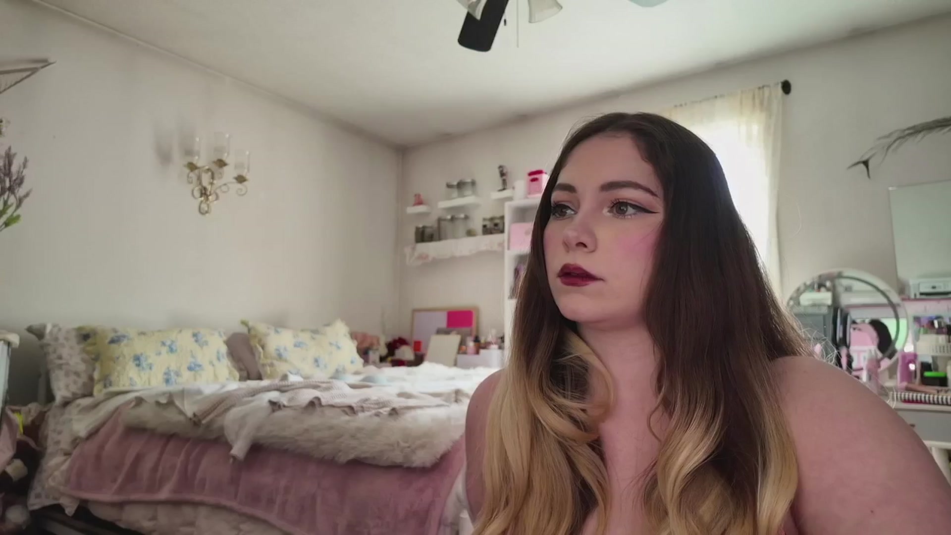 Gallery image thumbnail from lolypopbubble's myfreecams stream on, 03/30/2026, 20:10 image 13 of 20