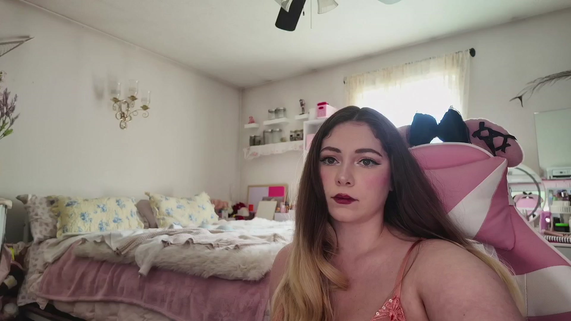 Gallery image thumbnail from lolypopbubble's myfreecams stream on, 03/30/2026, 20:10 image 17 of 20