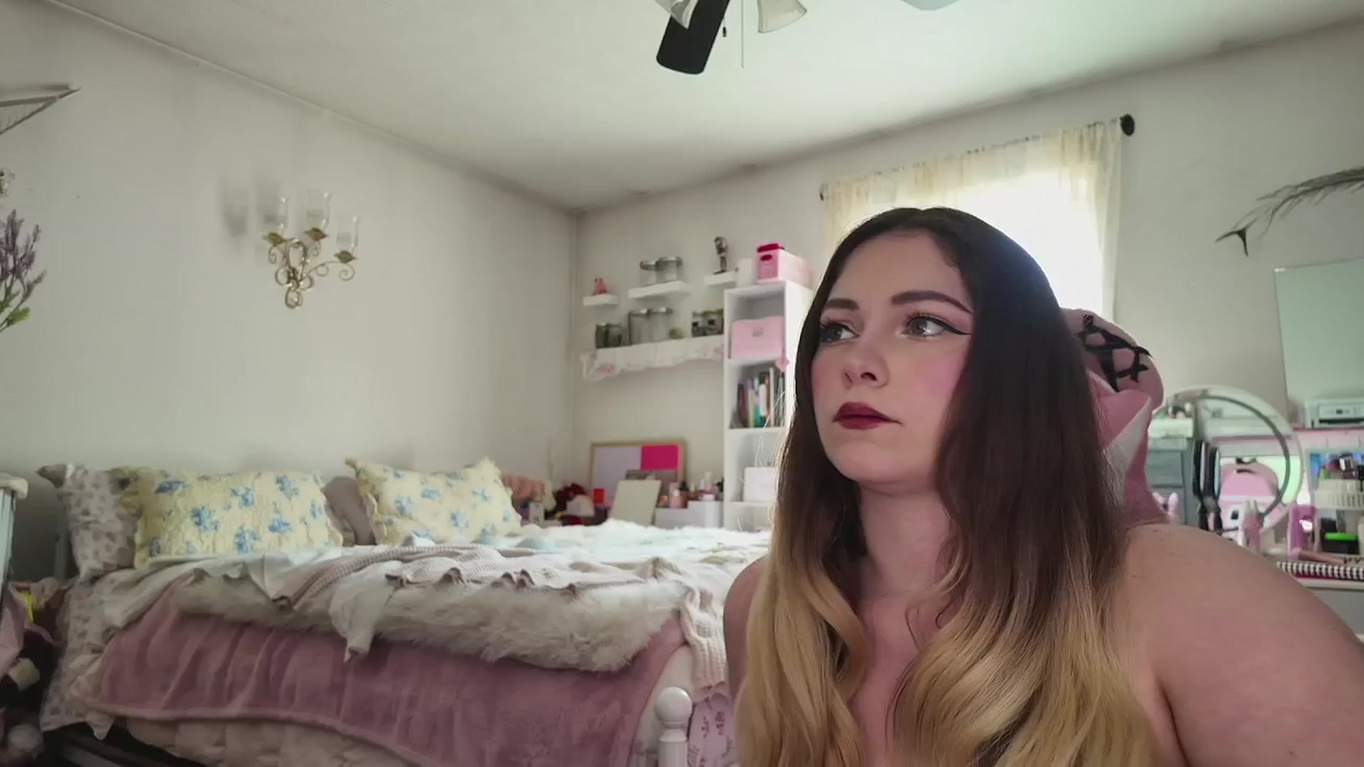 Gallery image thumbnail from lolypopbubble's myfreecams stream on, 03/30/2026, 20:10 image 6 of 20