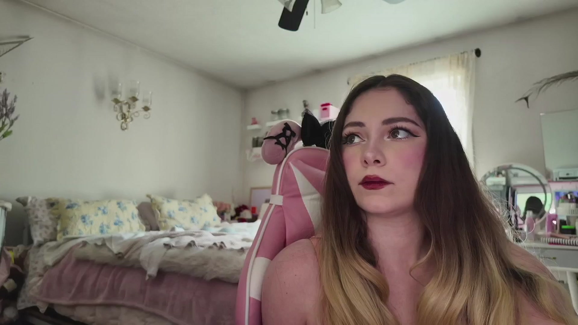 Gallery image thumbnail from lolypopbubble's myfreecams stream on, 03/30/2026, 20:10 image 10 of 20