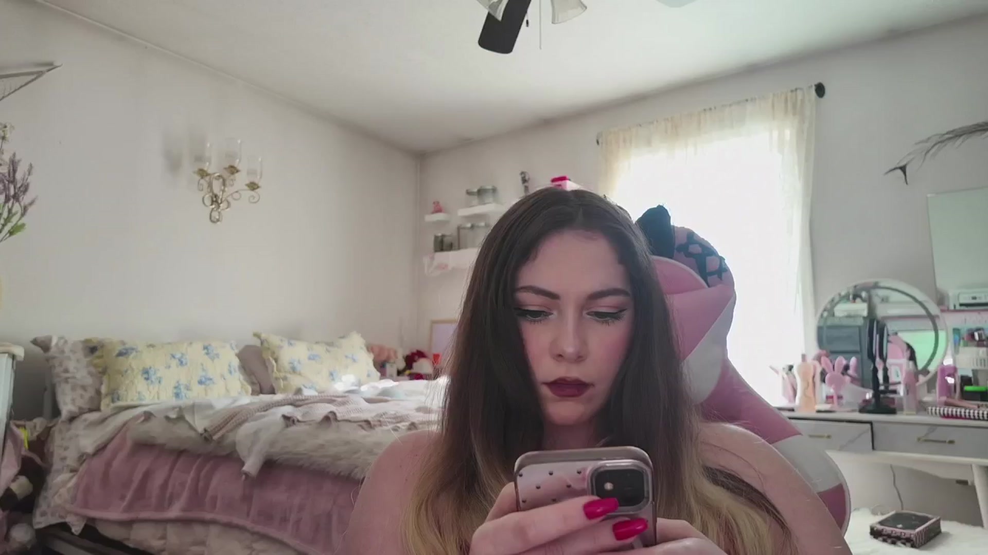 Gallery image thumbnail from lolypopbubble's myfreecams stream on, 03/30/2026, 21:22 image 5 of 20