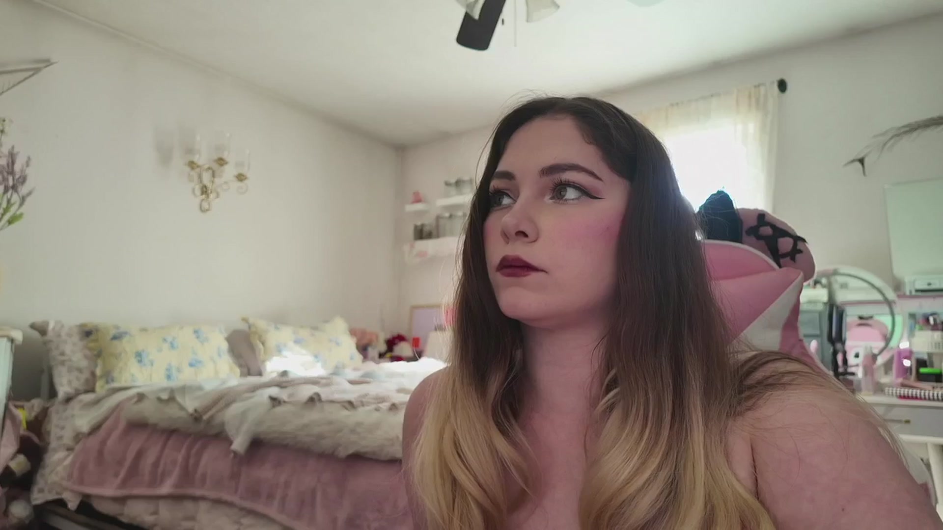 Gallery image thumbnail from lolypopbubble's myfreecams stream on, 03/30/2026, 21:22 image 12 of 20