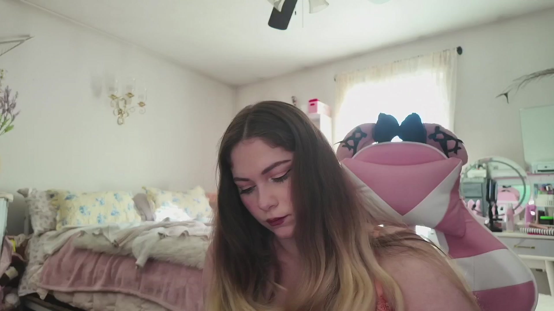 Gallery image thumbnail from lolypopbubble's myfreecams stream on, 03/30/2026, 21:22 image 13 of 20