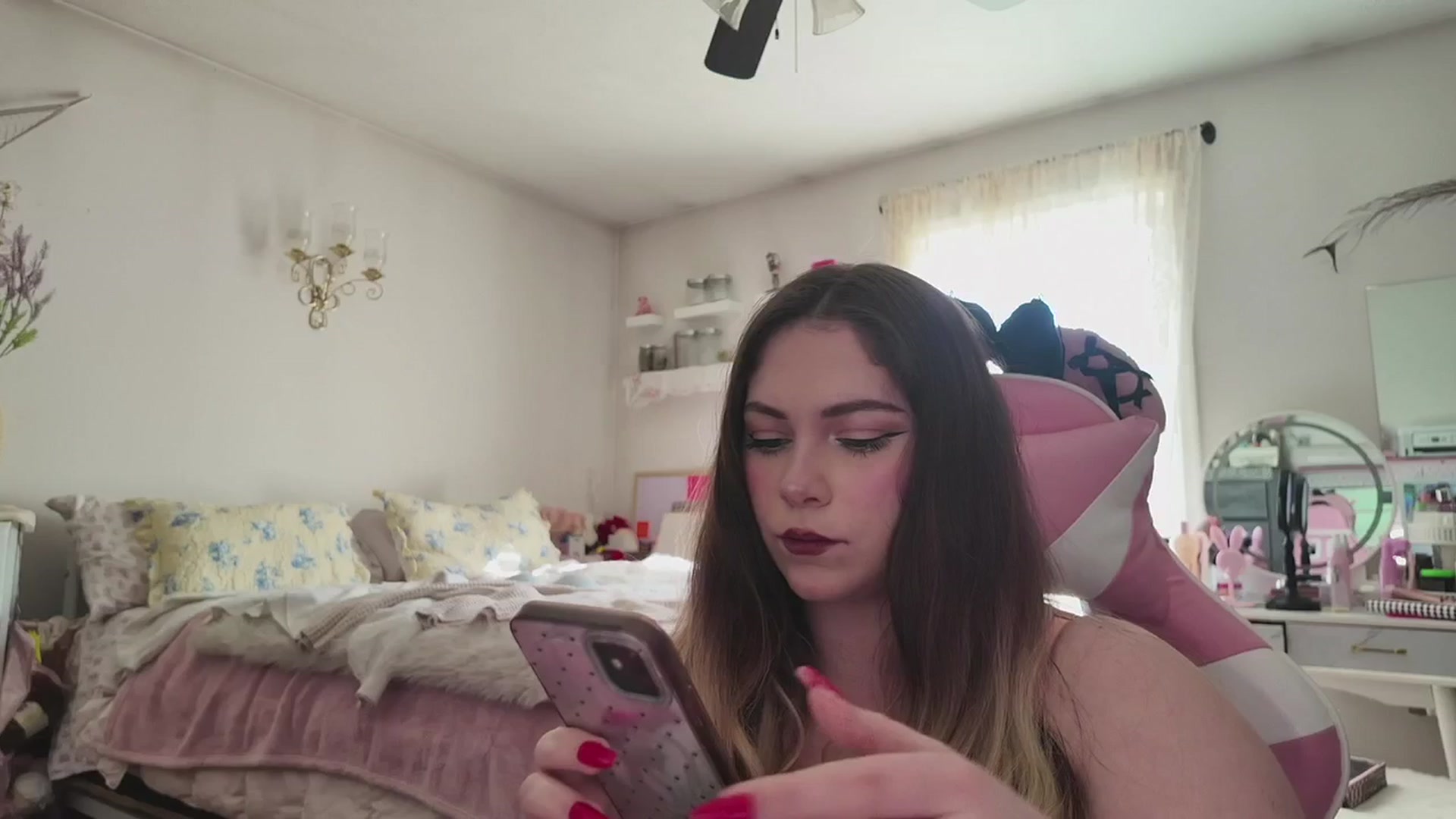 Gallery image thumbnail from lolypopbubble's myfreecams stream on, 03/30/2026, 21:22 image 6 of 20