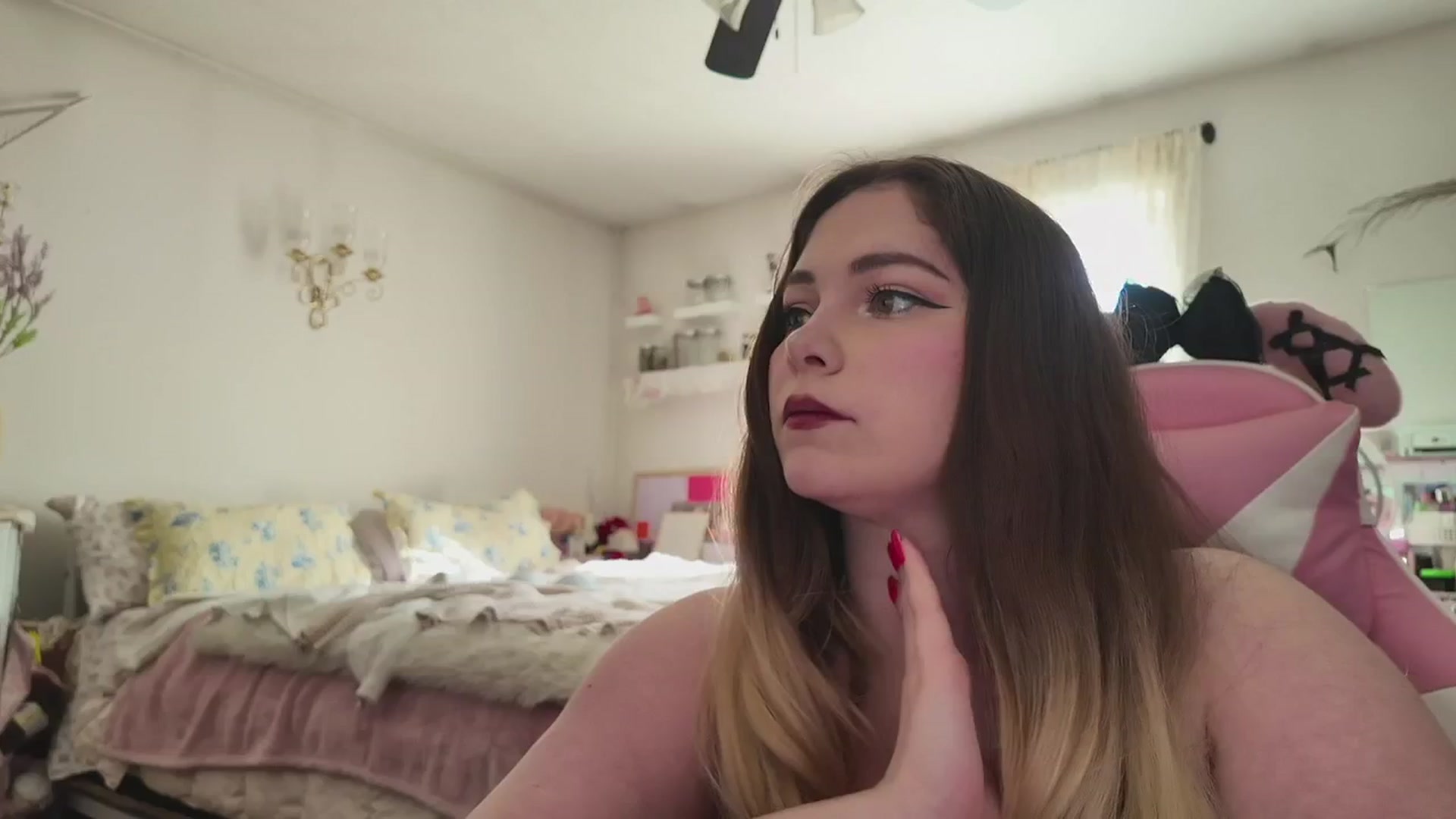 Gallery image thumbnail from lolypopbubble's myfreecams stream on, 03/30/2026, 21:22 image 14 of 20