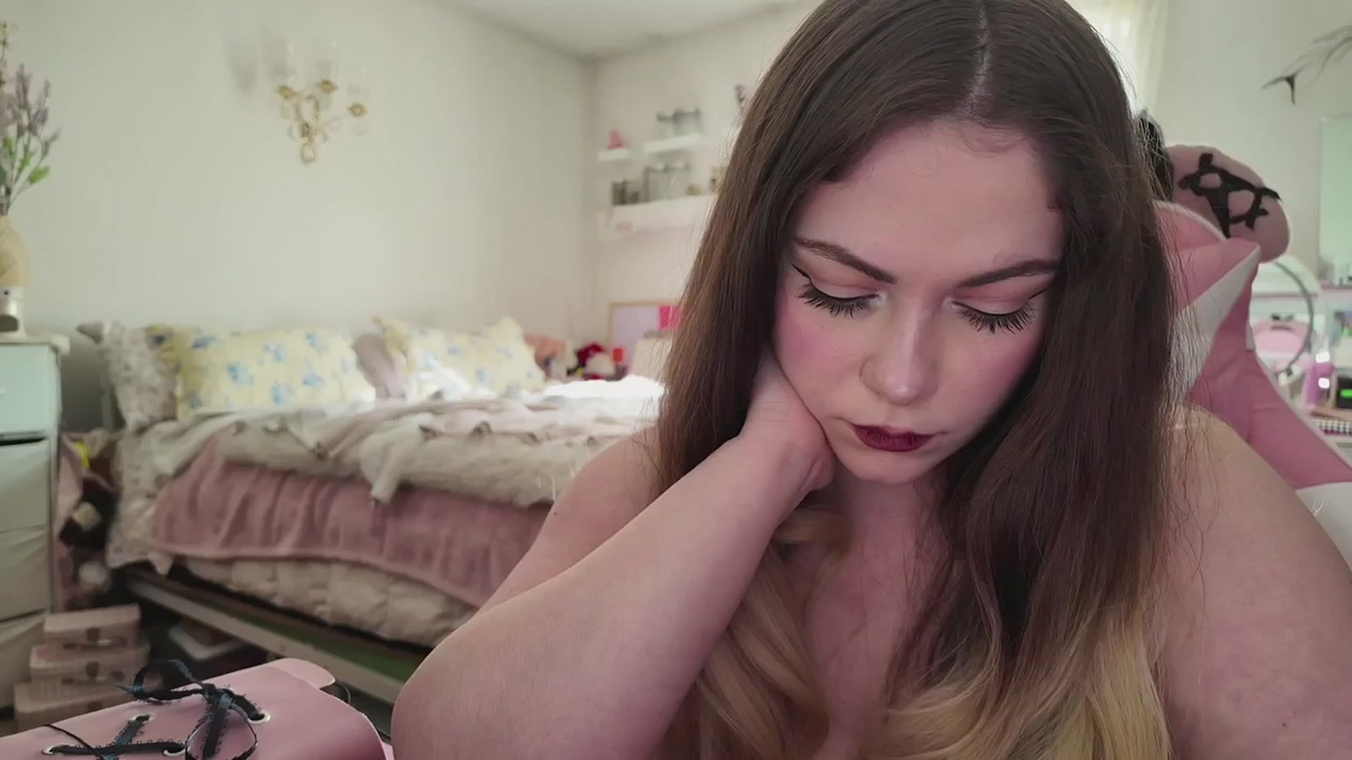 Gallery image thumbnail from lolypopbubble's myfreecams stream on, 03/30/2026, 21:22 image 16 of 20