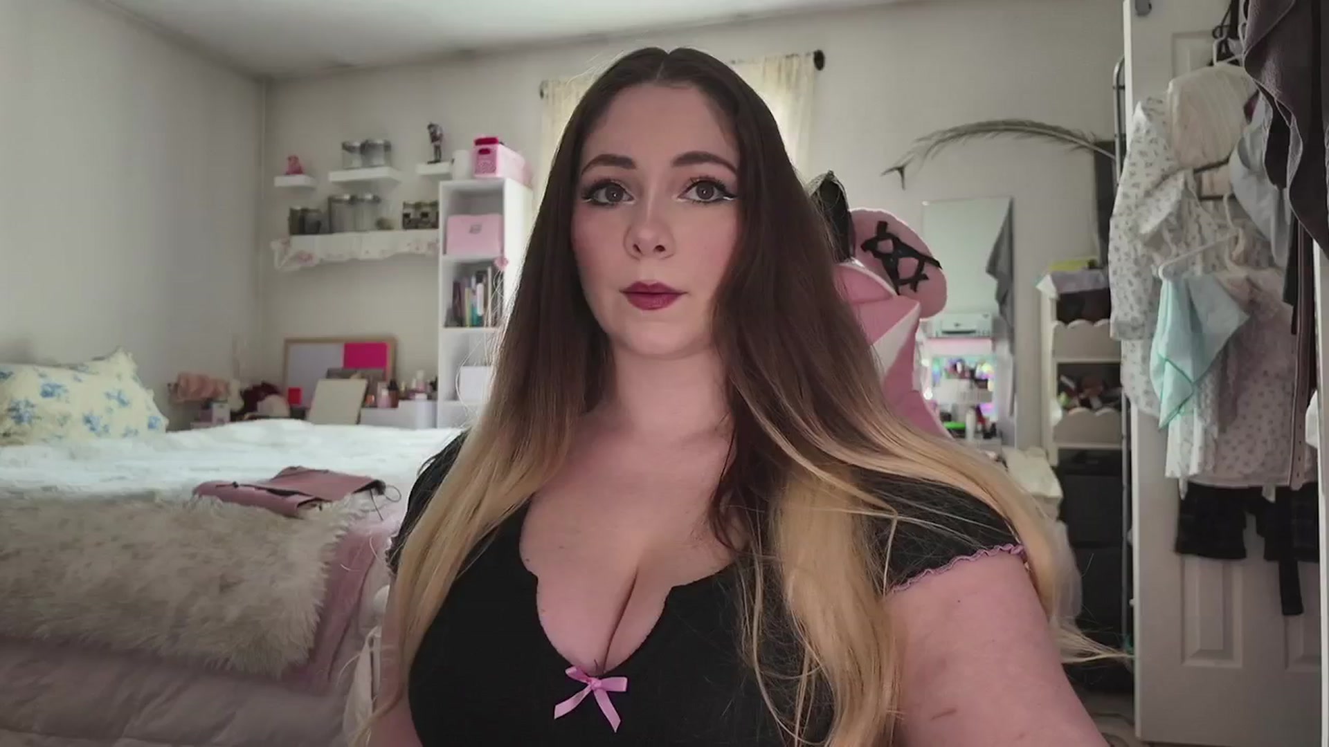 Gallery image thumbnail from lolypopbubble's myfreecams stream on, 03/31/2026, 17:59 image 17 of 20