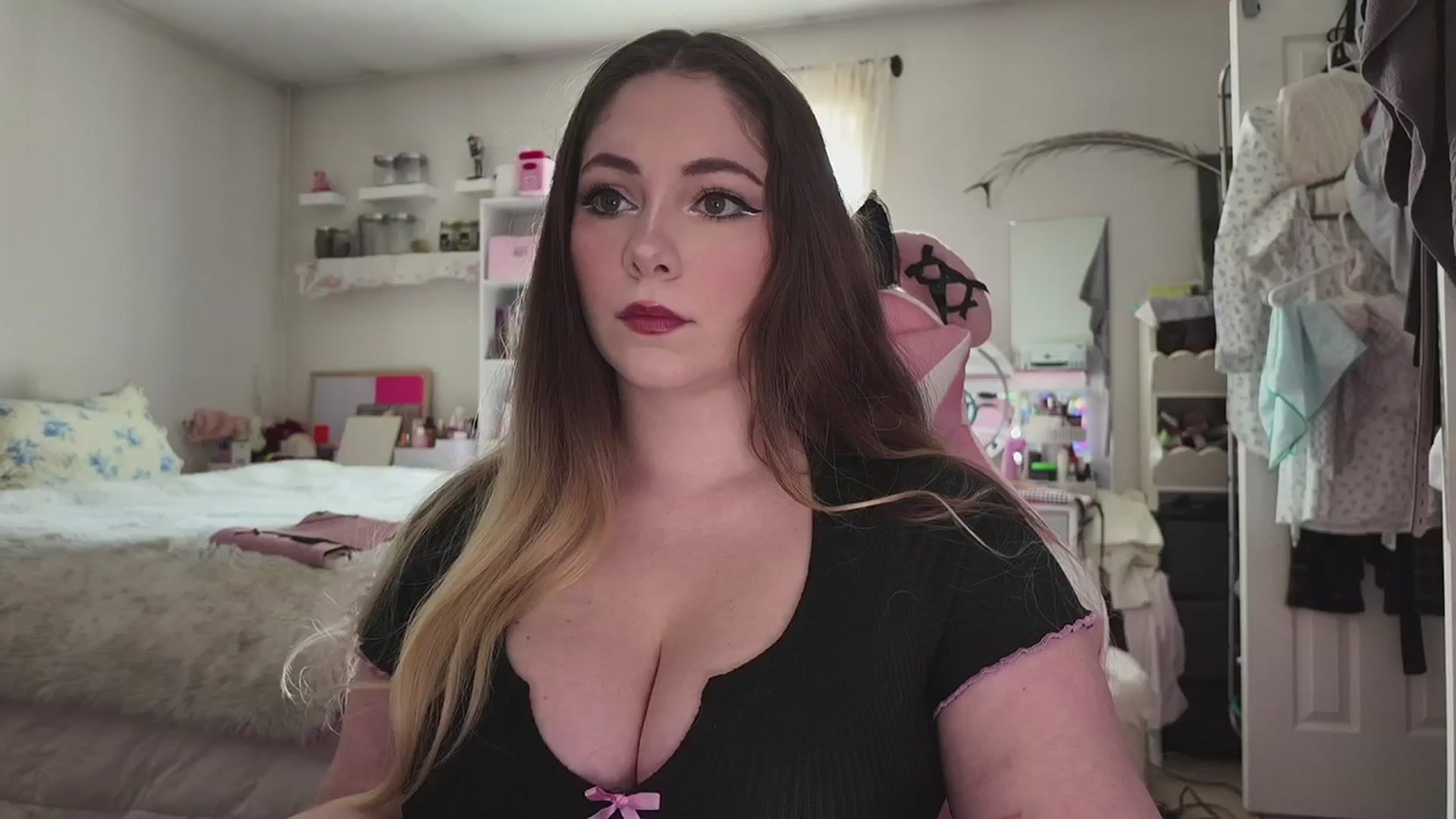 Gallery image thumbnail from lolypopbubble's myfreecams stream on, 03/31/2026, 17:59 image 4 of 20