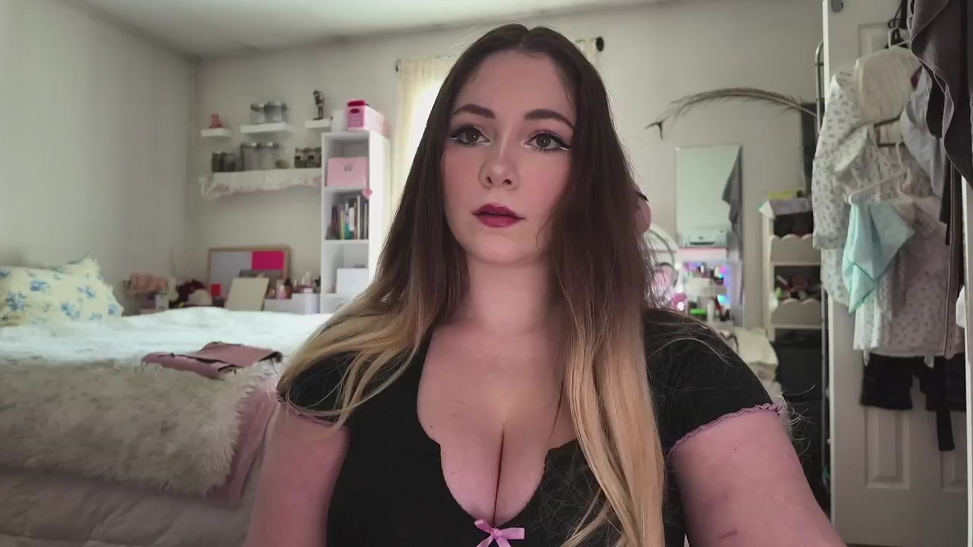 Gallery image thumbnail from lolypopbubble's myfreecams stream on, 03/31/2026, 17:59 image 13 of 20