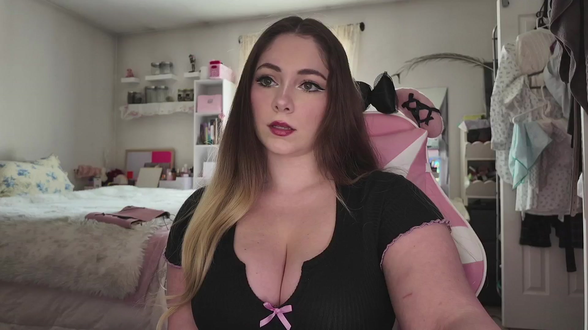 Gallery image thumbnail from lolypopbubble's myfreecams stream on, 03/31/2026, 17:59 image 8 of 20