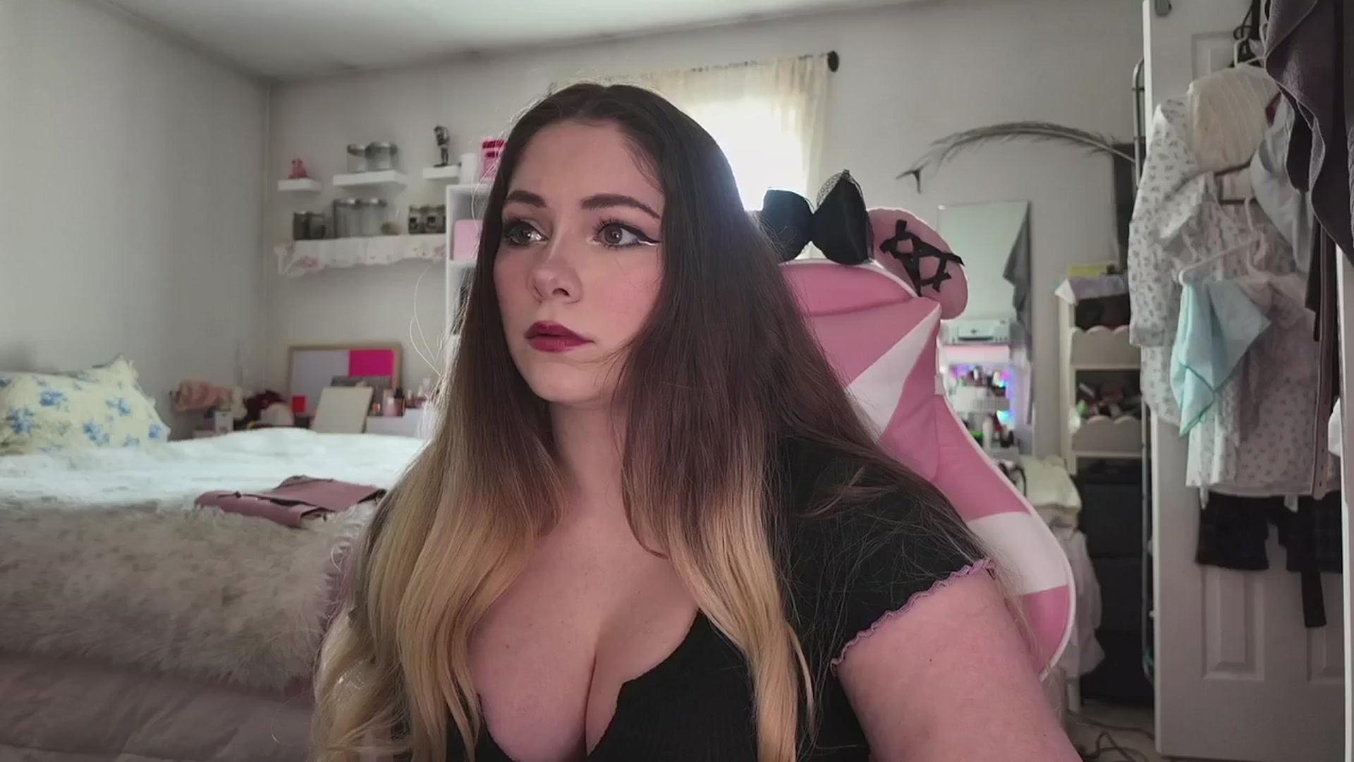 Gallery image thumbnail from lolypopbubble's myfreecams stream on, 03/31/2026, 17:59 image 1 of 20