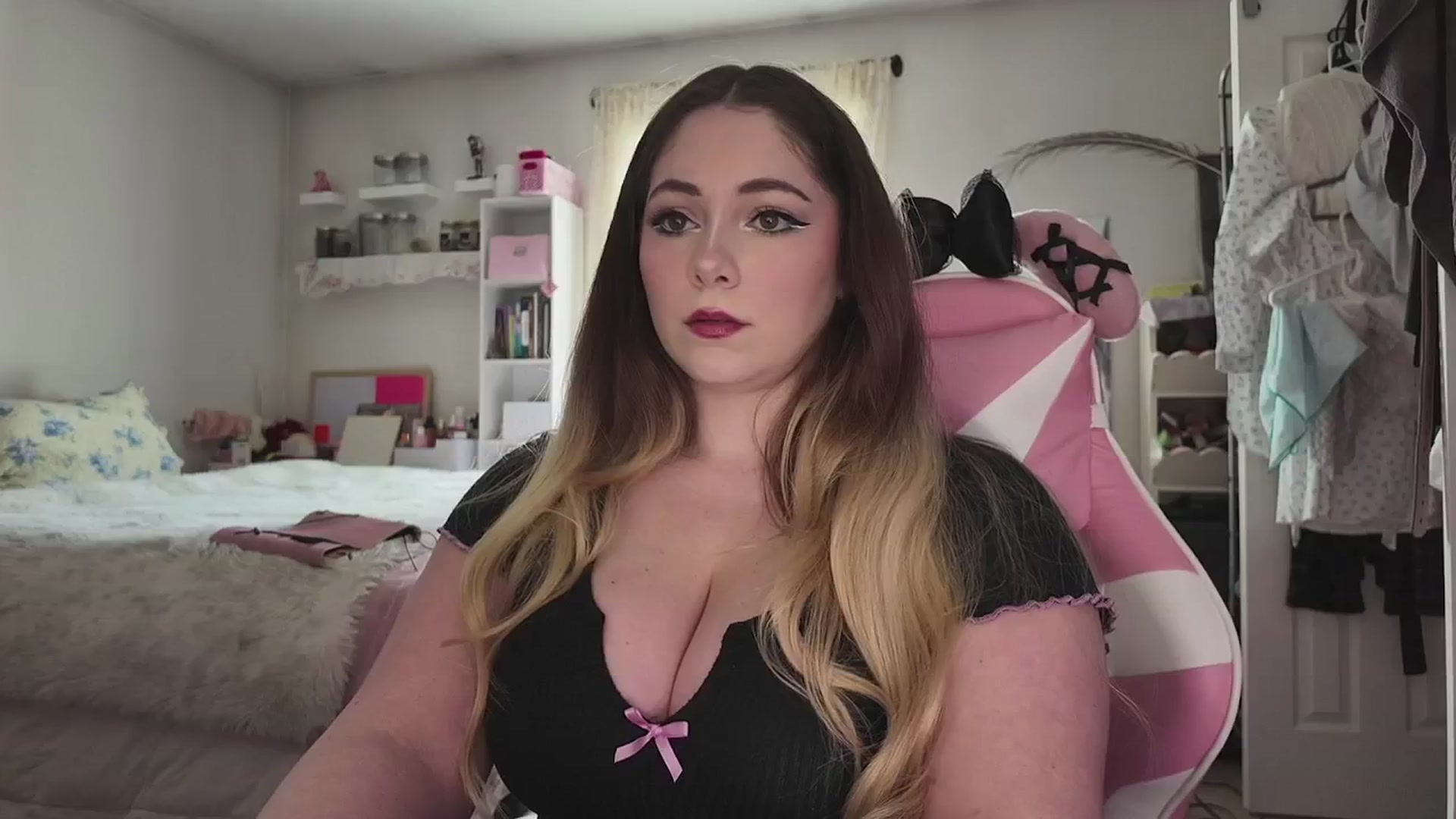 Gallery image thumbnail from lolypopbubble's myfreecams stream on, 03/31/2026, 17:59 image 9 of 20