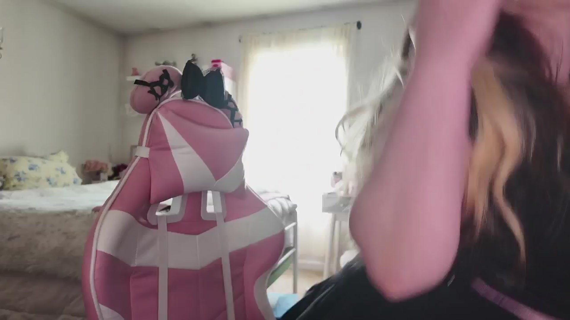 Gallery image thumbnail from lolypopbubble's myfreecams stream on, 03/31/2026, 19:07 image 17 of 20