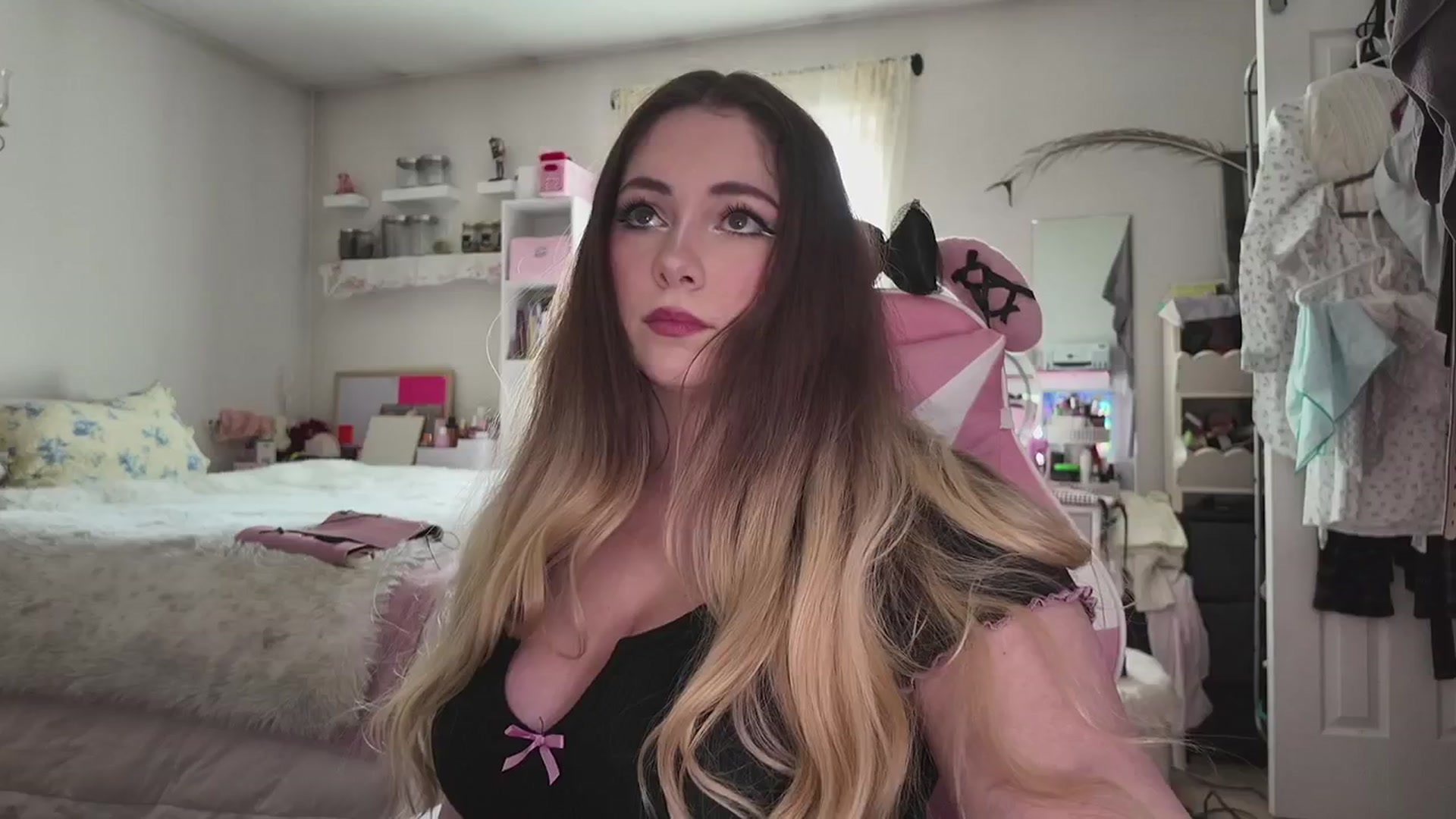 Gallery image thumbnail from lolypopbubble's myfreecams stream on, 03/31/2026, 19:07 image 20 of 20