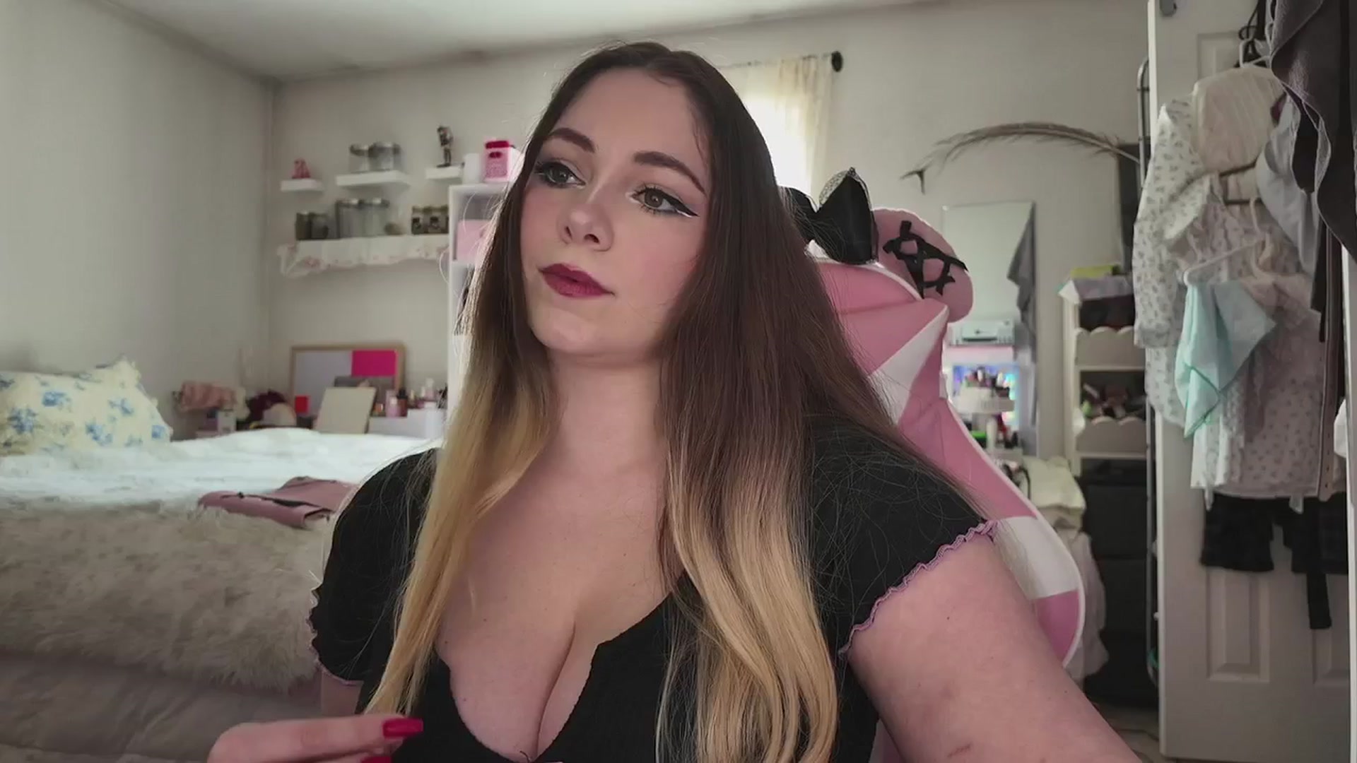 Gallery image thumbnail from lolypopbubble's myfreecams stream on, 03/31/2026, 19:07 image 3 of 20