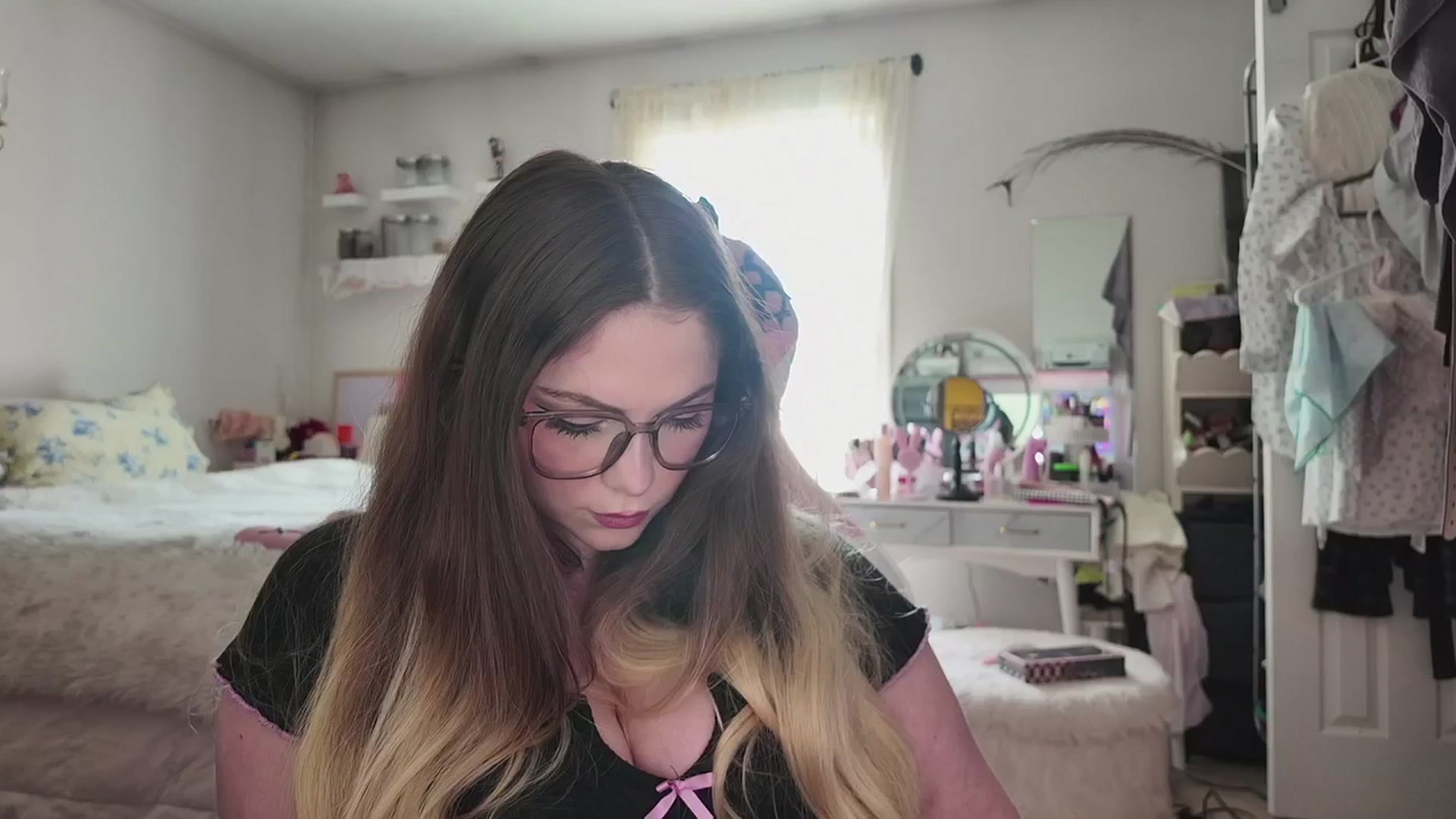 Gallery image thumbnail from lolypopbubble's myfreecams stream on, 03/31/2026, 19:07 image 15 of 20