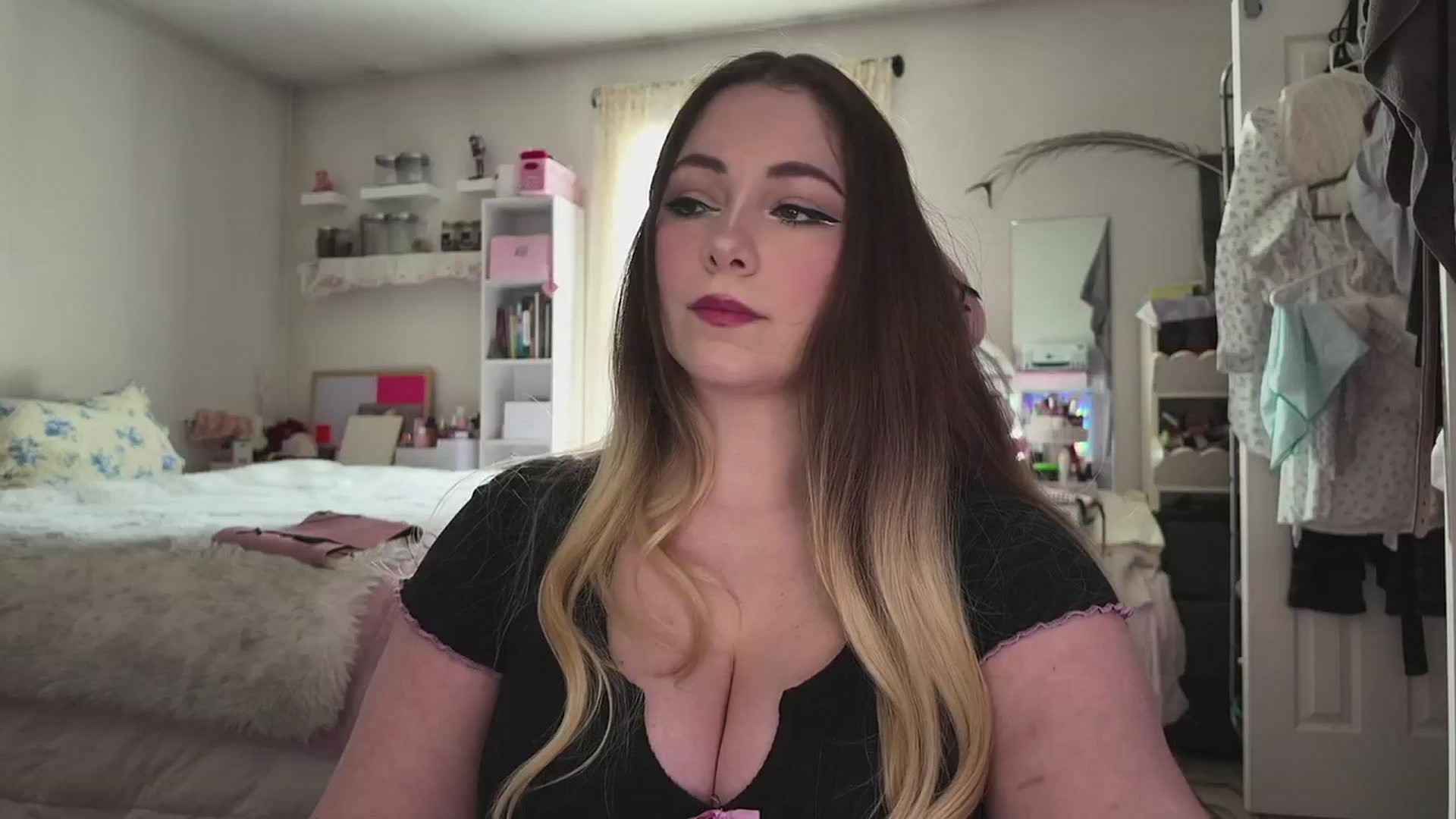 Gallery image thumbnail from lolypopbubble's myfreecams stream on, 03/31/2026, 19:07 image 2 of 20