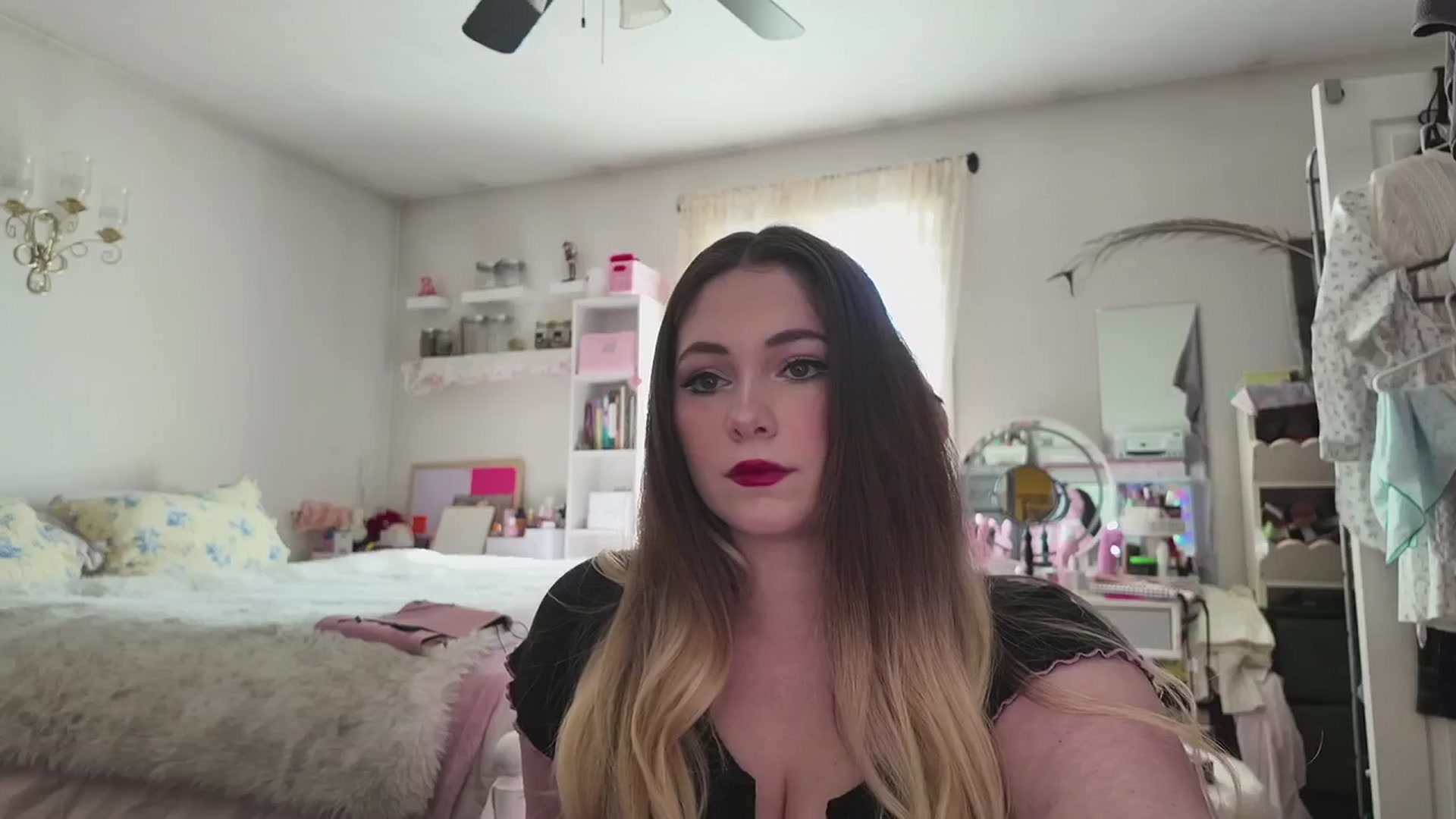 Gallery image thumbnail from lolypopbubble's myfreecams stream on, 03/31/2026, 20:56 image 12 of 20