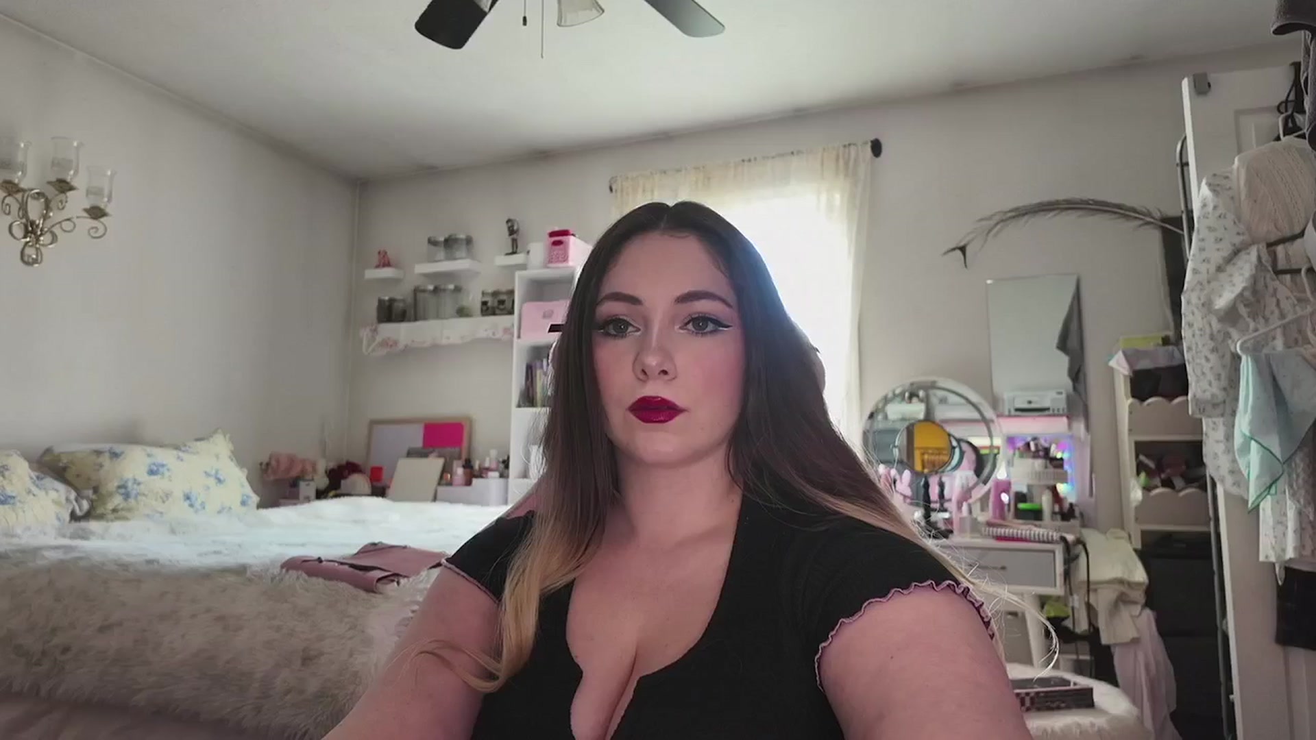 Gallery image thumbnail from lolypopbubble's myfreecams stream on, 03/31/2026, 20:56 image 6 of 20