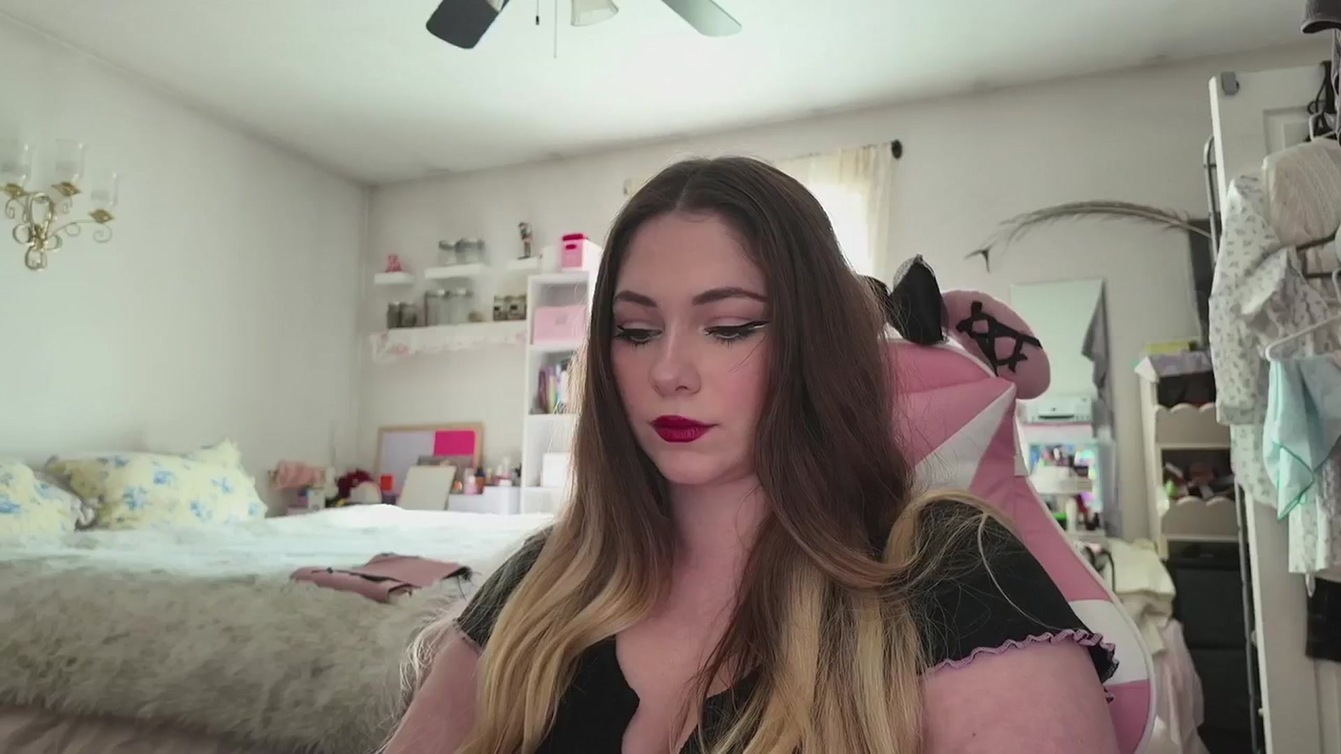 Gallery image thumbnail from lolypopbubble's myfreecams stream on, 03/31/2026, 20:56 image 16 of 20