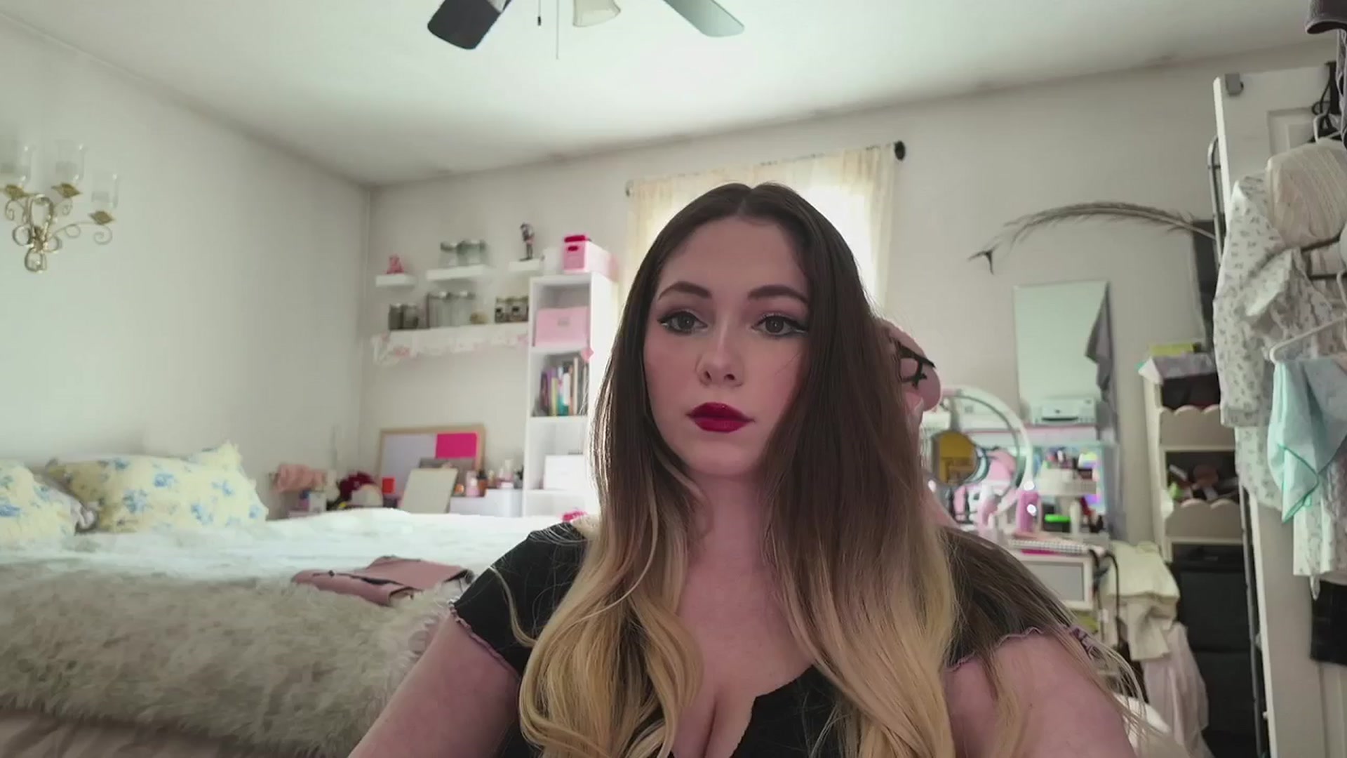 Gallery image thumbnail from lolypopbubble's myfreecams stream on, 03/31/2026, 20:56 image 10 of 20