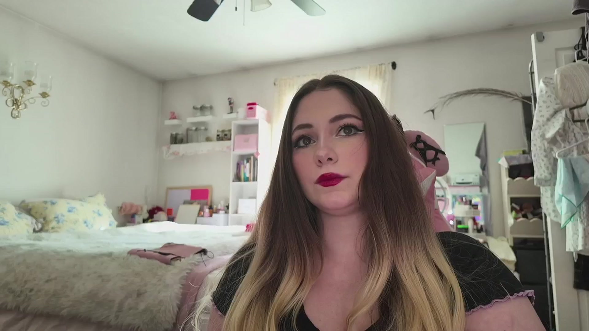 Gallery image thumbnail from lolypopbubble's myfreecams stream on, 03/31/2026, 20:56 image 17 of 20