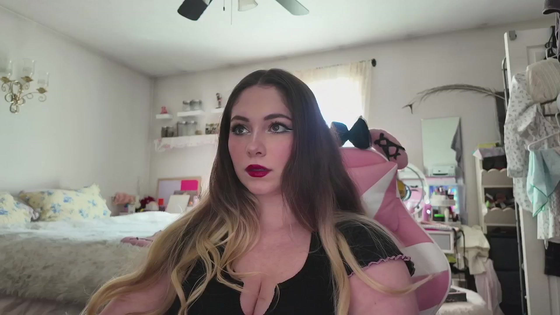 Gallery image thumbnail from lolypopbubble's myfreecams stream on, 03/31/2026, 20:56 image 8 of 20