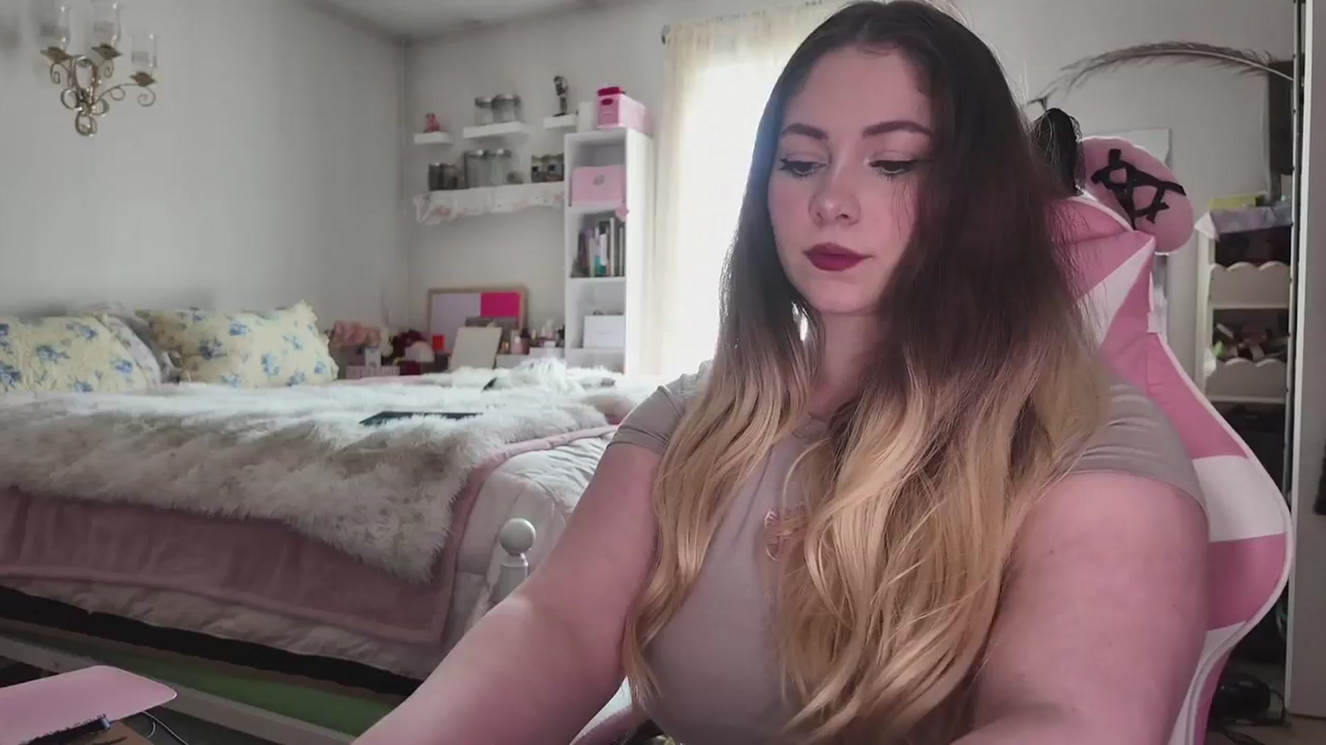 Gallery image thumbnail from lolypopbubble's myfreecams stream on, 04/01/2026, 20:17 image 12 of 20