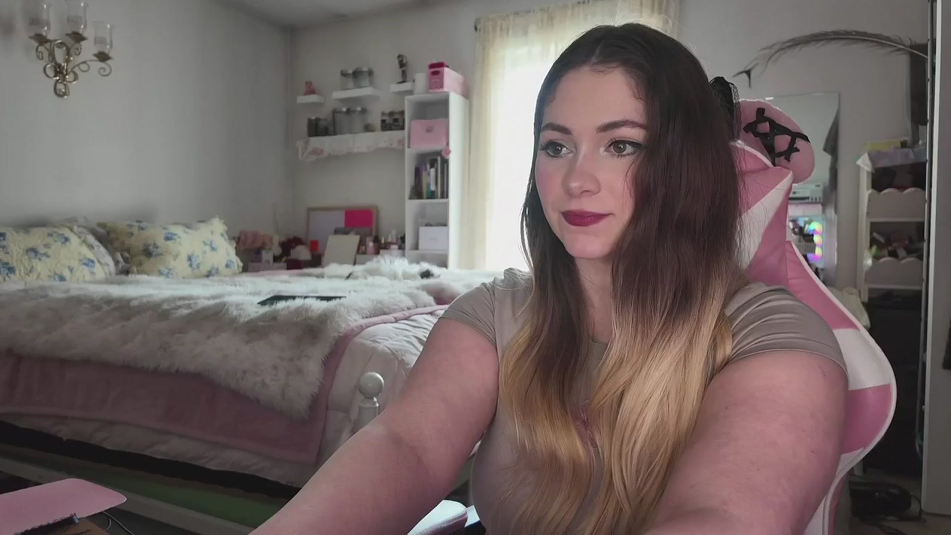 Gallery image thumbnail from lolypopbubble's myfreecams stream on, 04/01/2026, 20:17 image 18 of 20