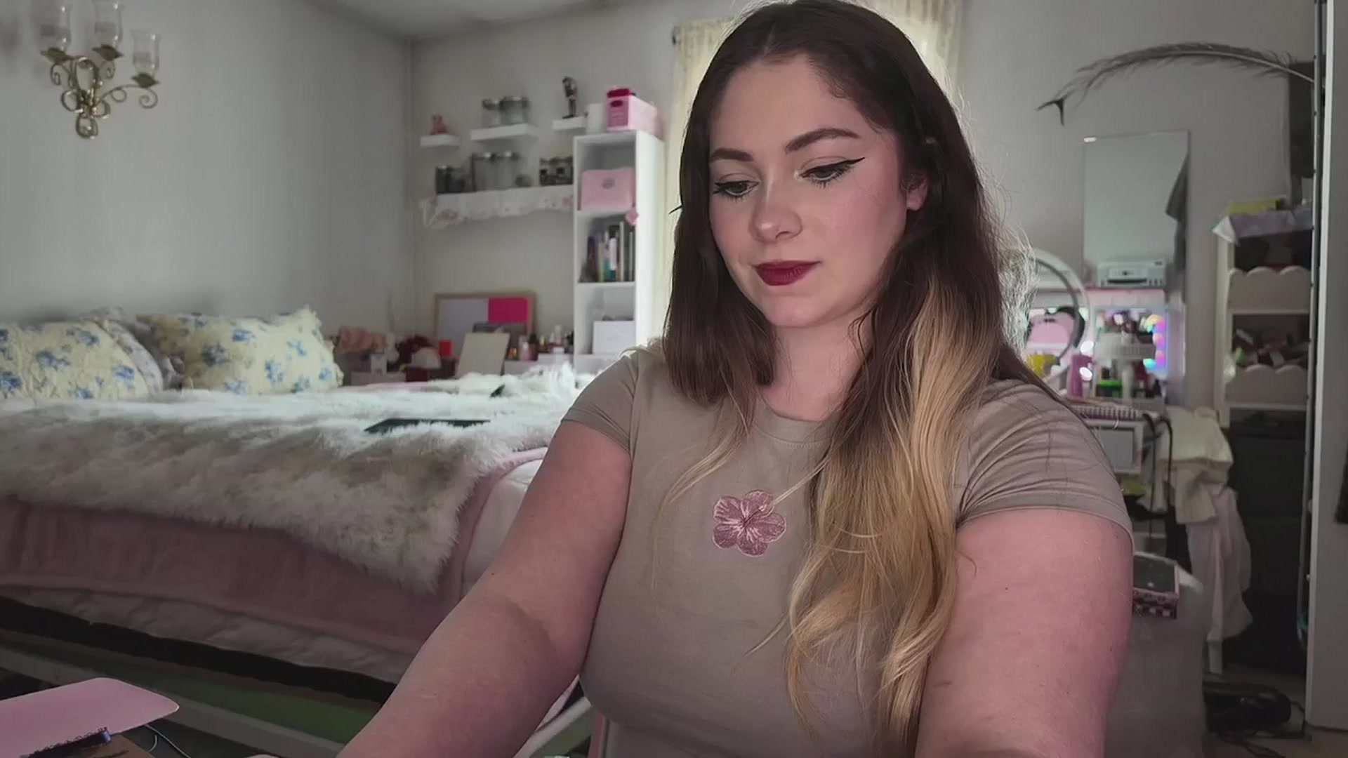 Gallery image thumbnail from lolypopbubble's myfreecams stream on, 04/01/2026, 20:17 image 8 of 20