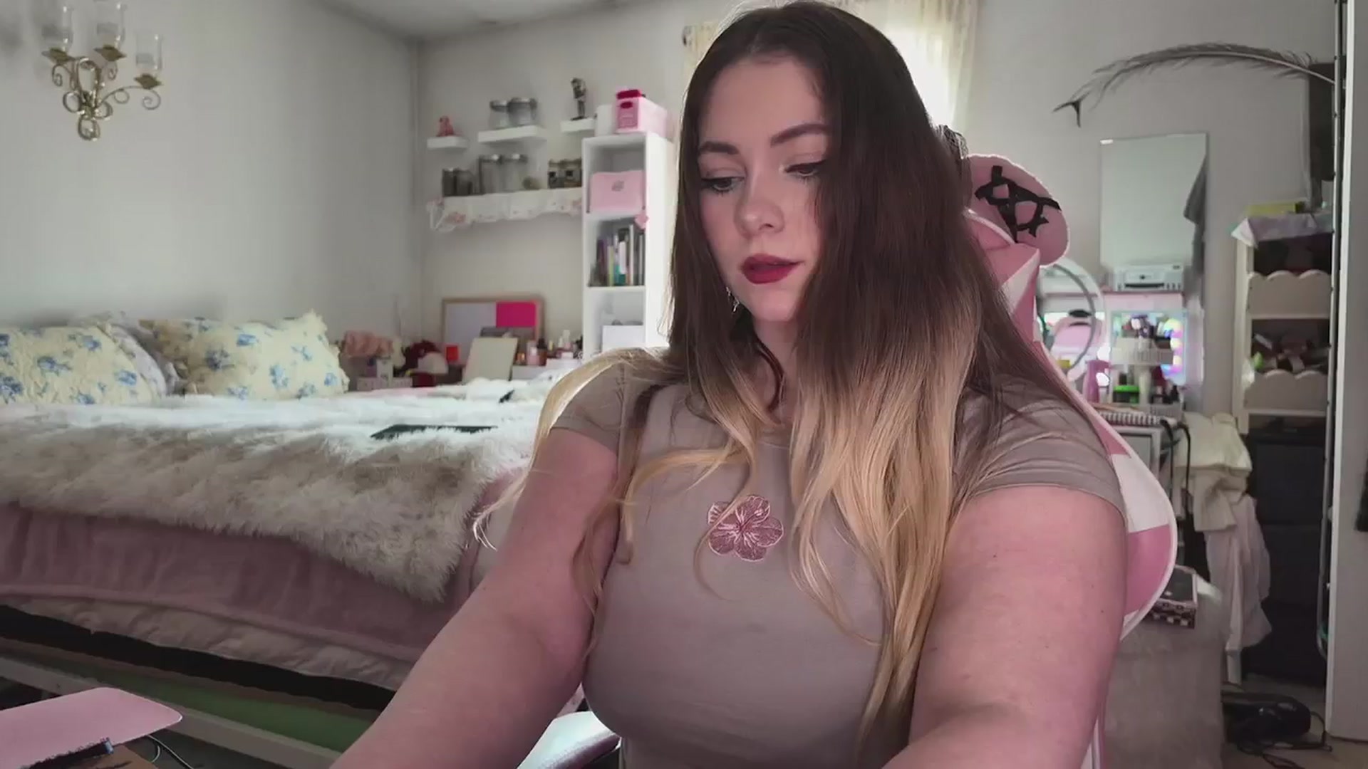 Gallery image thumbnail from lolypopbubble's myfreecams stream on, 04/01/2026, 20:17 image 11 of 20