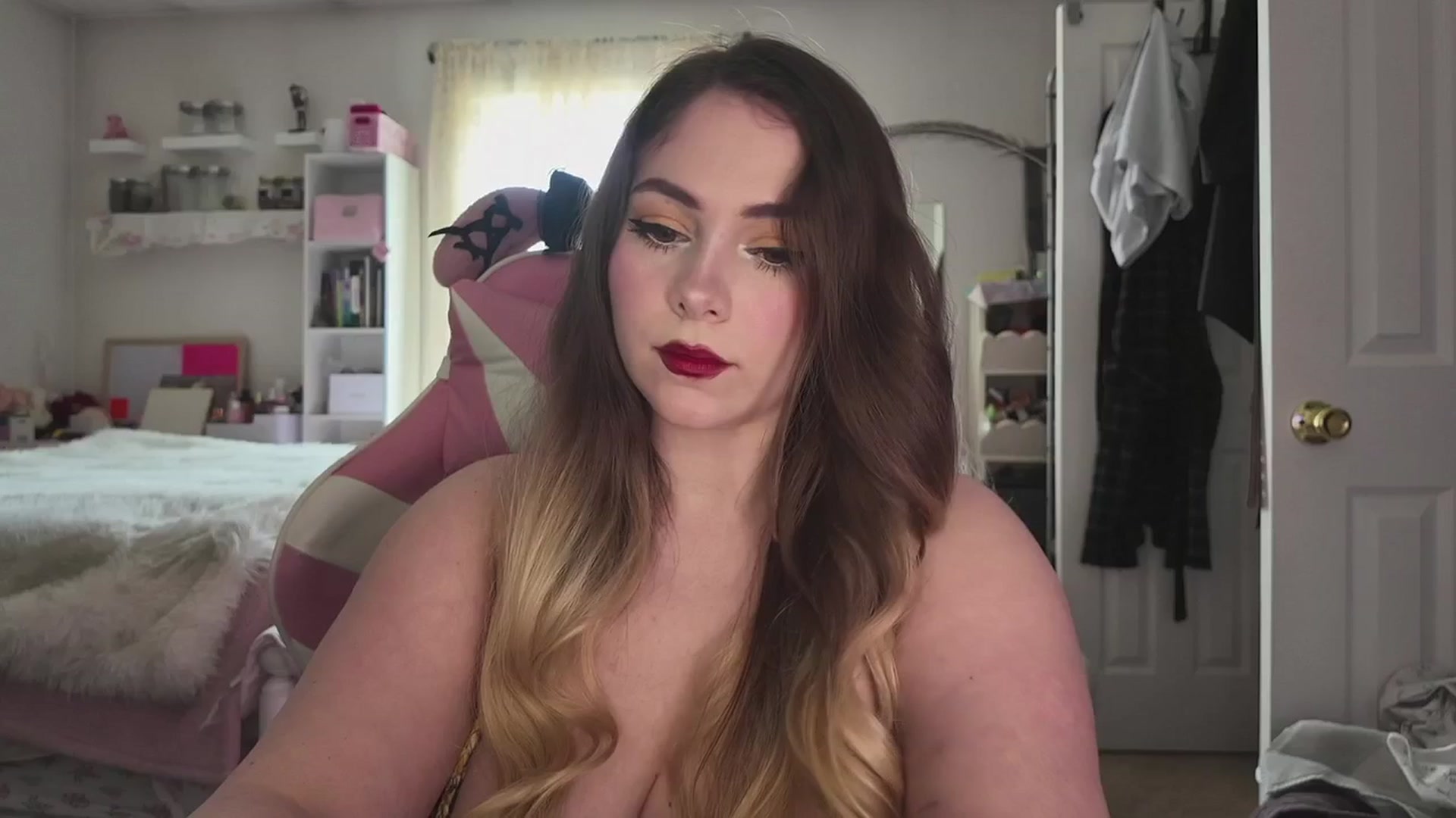 Gallery image thumbnail from lolypopbubble's myfreecams stream on, 04/03/2026, 18:57 image 19 of 20