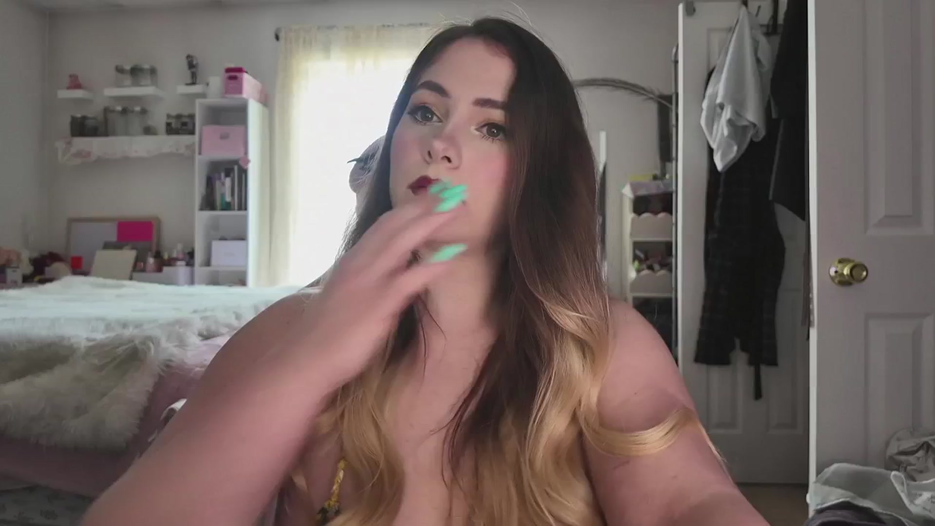 Gallery image thumbnail from lolypopbubble's myfreecams stream on, 04/03/2026, 18:57 image 17 of 20
