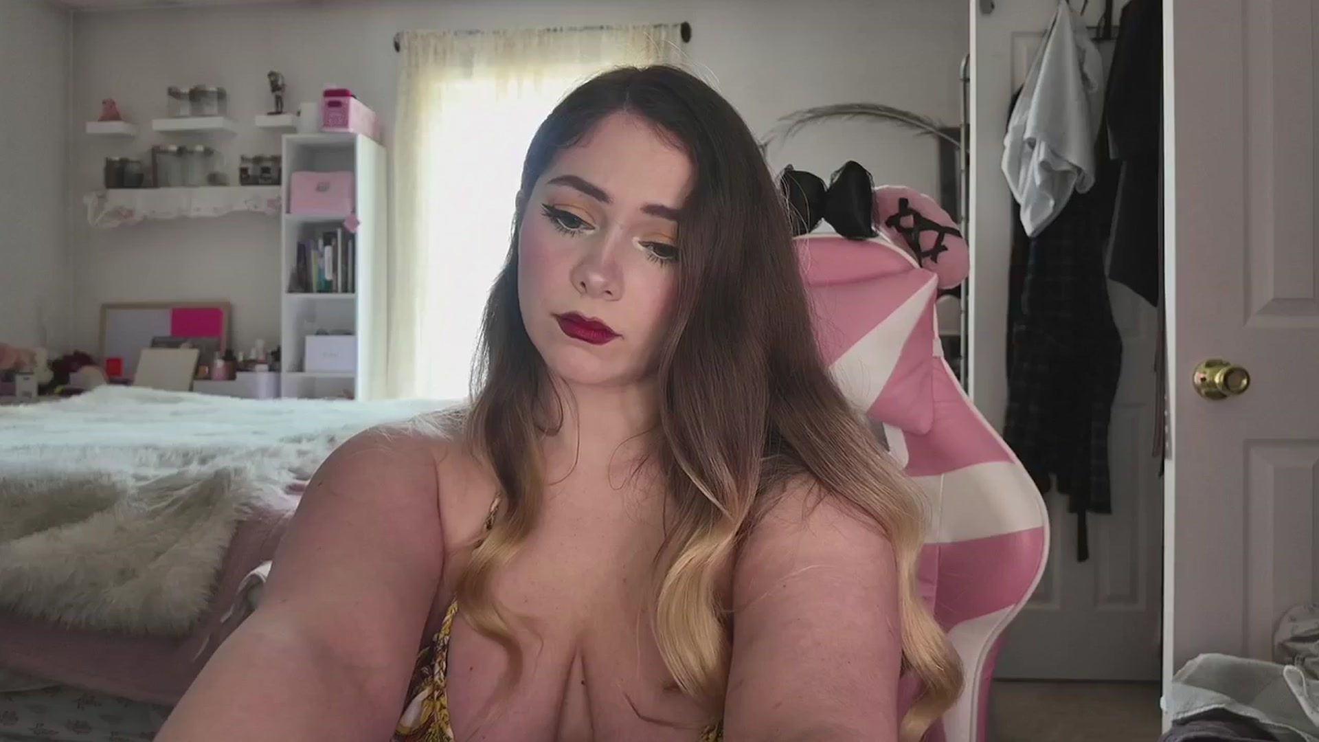 Gallery image thumbnail from lolypopbubble's myfreecams stream on, 04/03/2026, 18:57 image 12 of 20