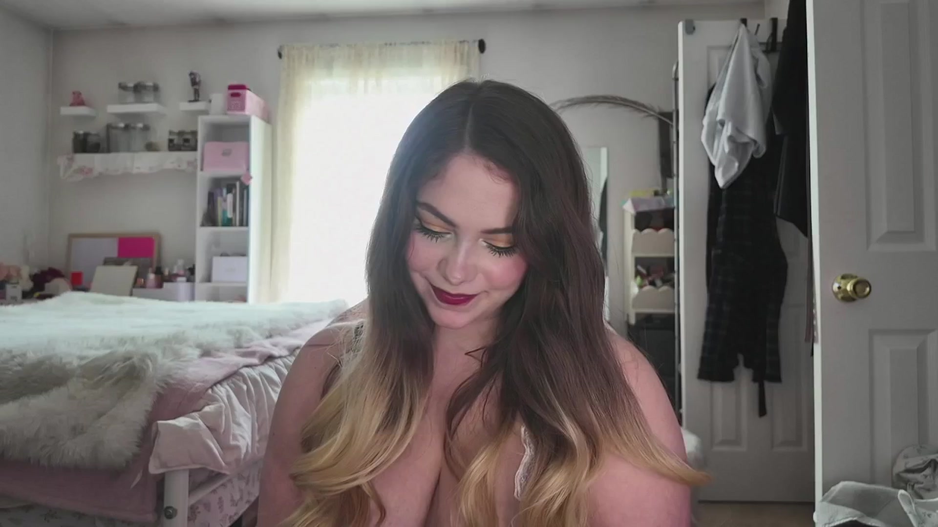 Gallery image thumbnail from lolypopbubble's myfreecams stream on, 04/03/2026, 20:29 image 5 of 20