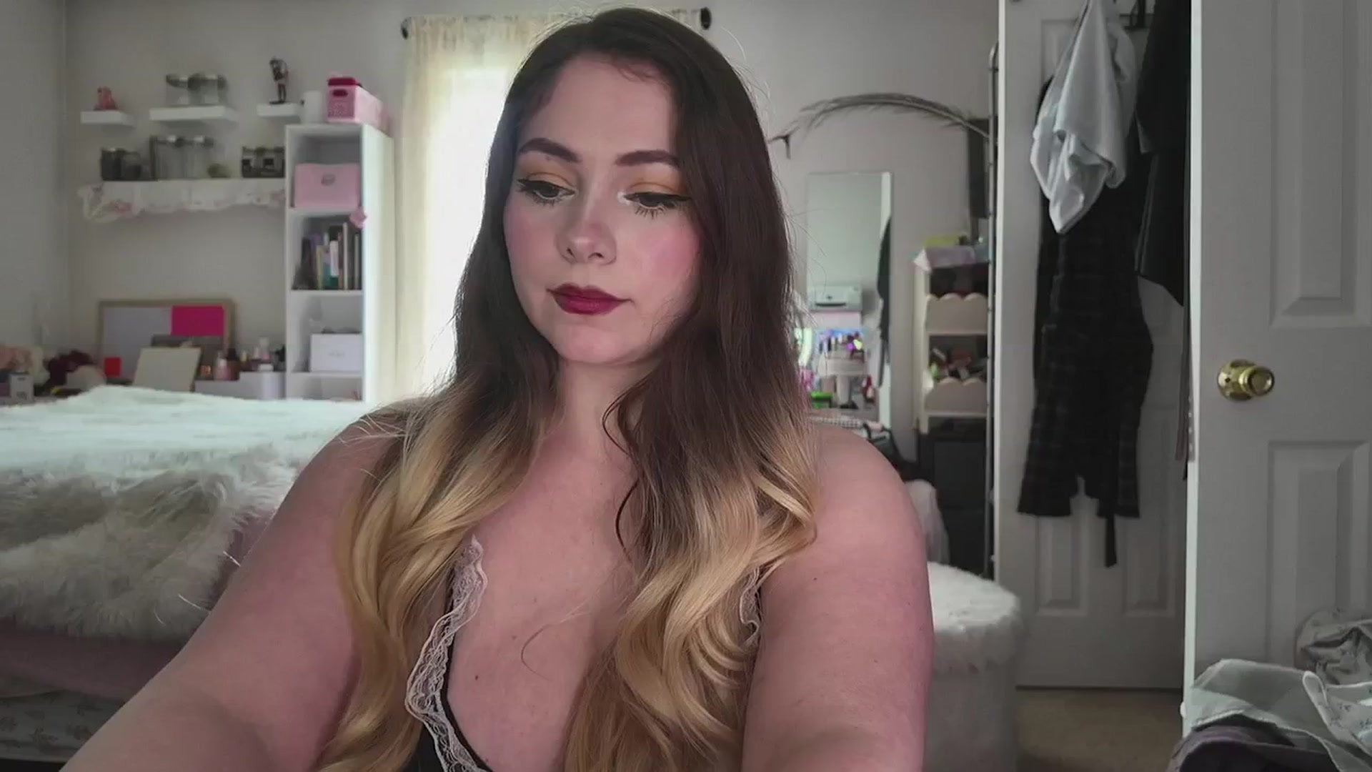 Gallery image thumbnail from lolypopbubble's myfreecams stream on, 04/03/2026, 20:29 image 15 of 20