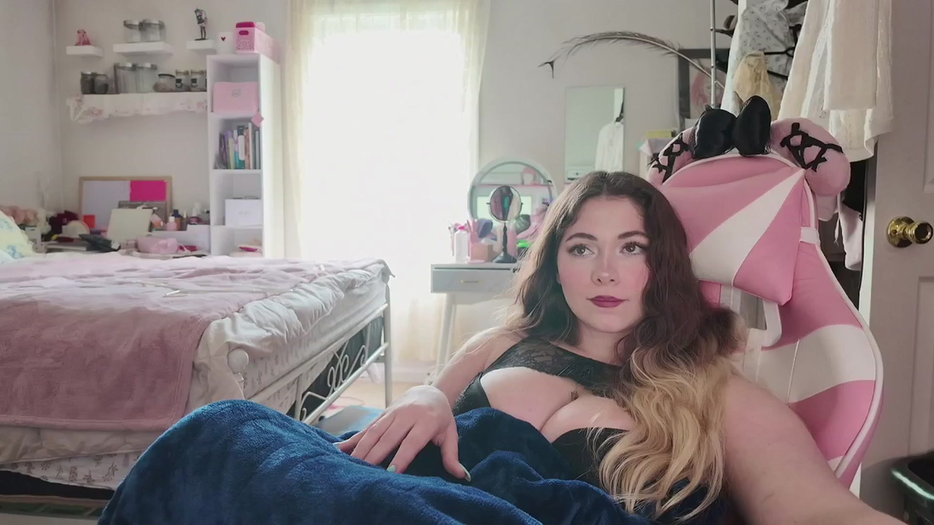 Gallery image thumbnail from lolypopbubble's myfreecams stream on, 04/14/2026, 20:57 image 14 of 20