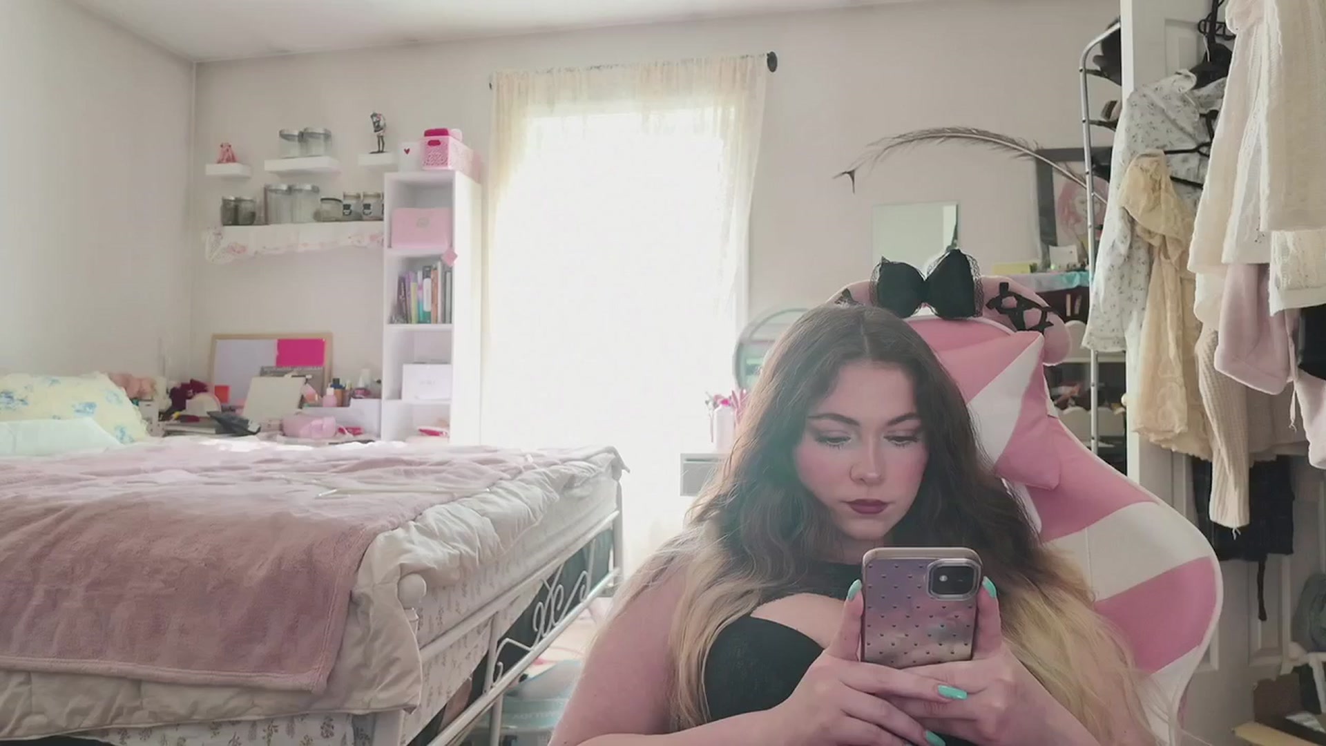 Gallery image thumbnail from lolypopbubble's myfreecams stream on, 04/14/2026, 20:57 image 18 of 20