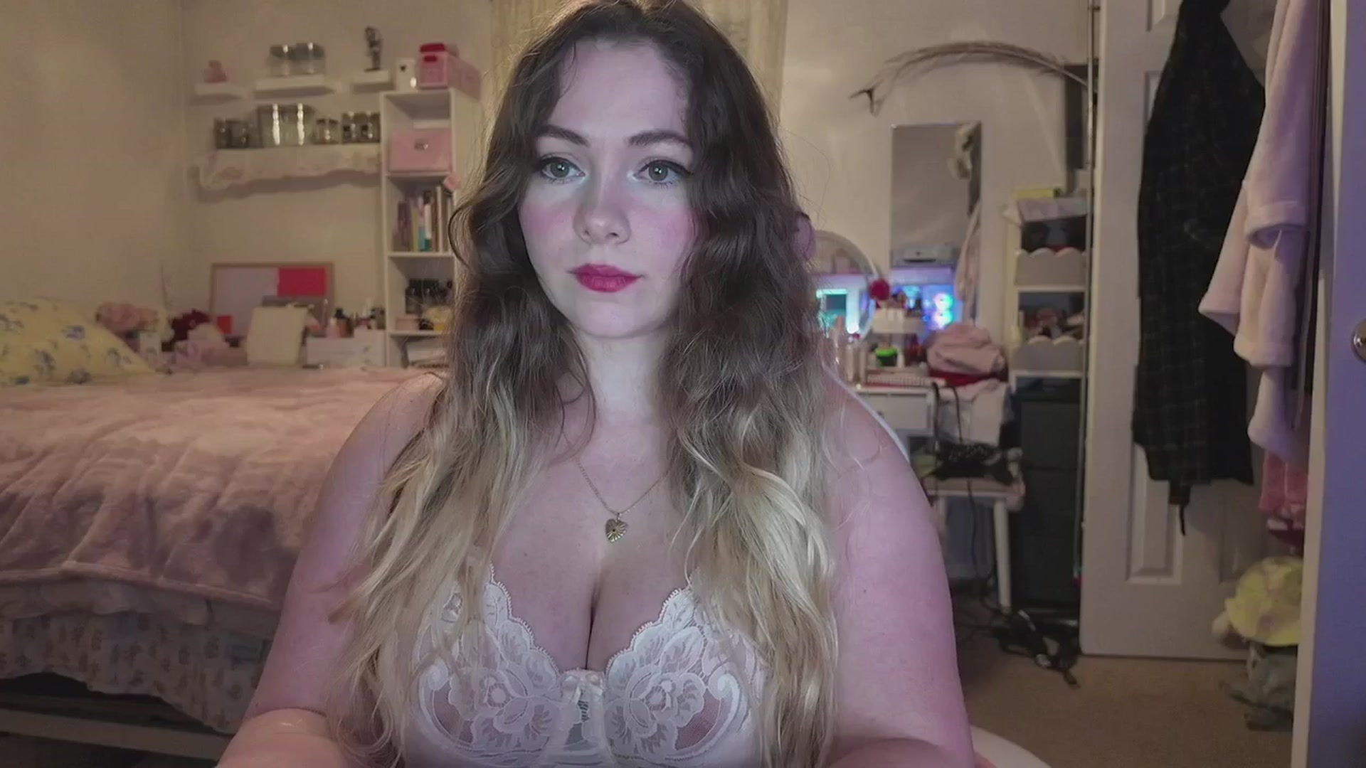Gallery image thumbnail from lolypopbubble's myfreecams stream on, 04/21/2026, 03:07 image 17 of 20