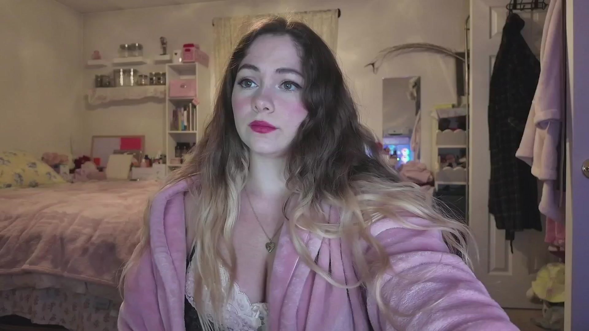 Gallery image thumbnail from lolypopbubble's myfreecams stream on, 04/21/2026, 03:07 image 5 of 20