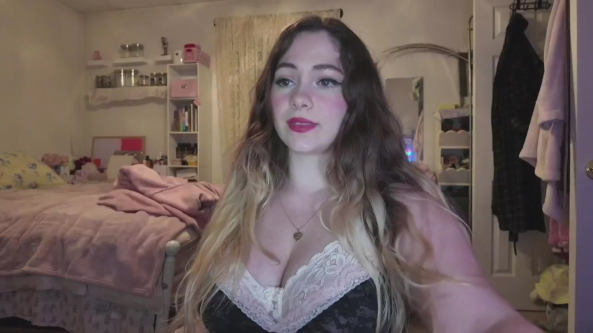 Gallery image thumbnail from lolypopbubble's myfreecams stream on, 04/21/2026, 03:07 image 7 of 20