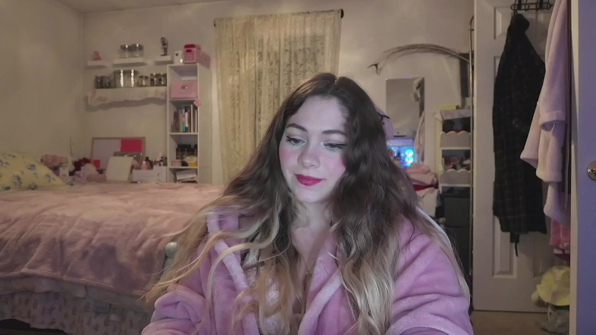 Gallery image thumbnail from lolypopbubble's myfreecams stream on, 04/21/2026, 03:07 image 2 of 20