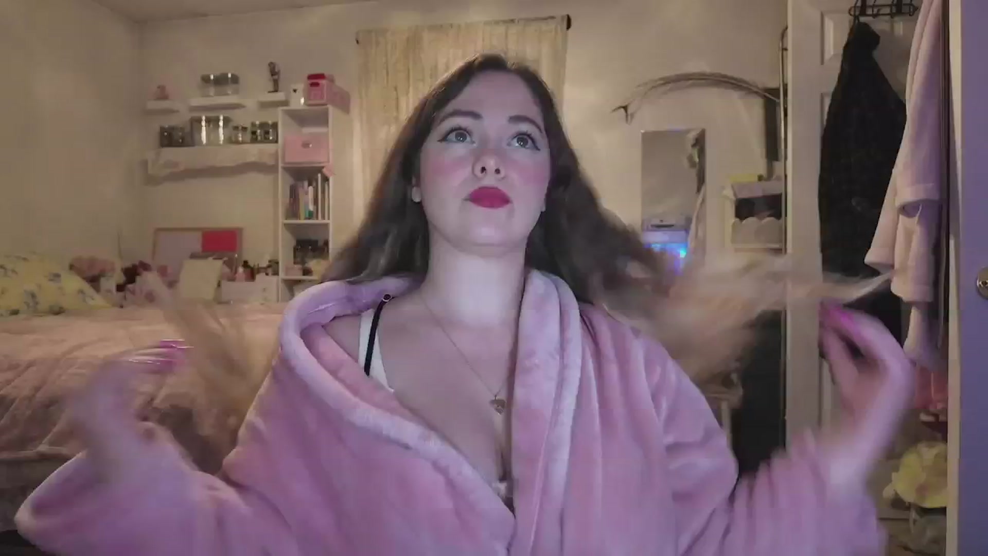 Gallery image thumbnail from lolypopbubble's myfreecams stream on, 04/21/2026, 03:07 image 3 of 20